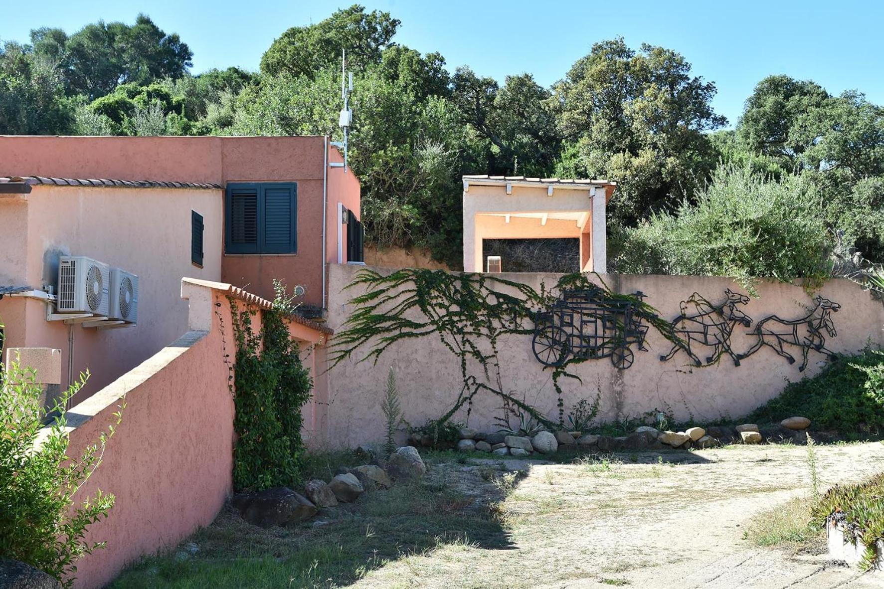 Superior One-Bedroom House (4 Adults)