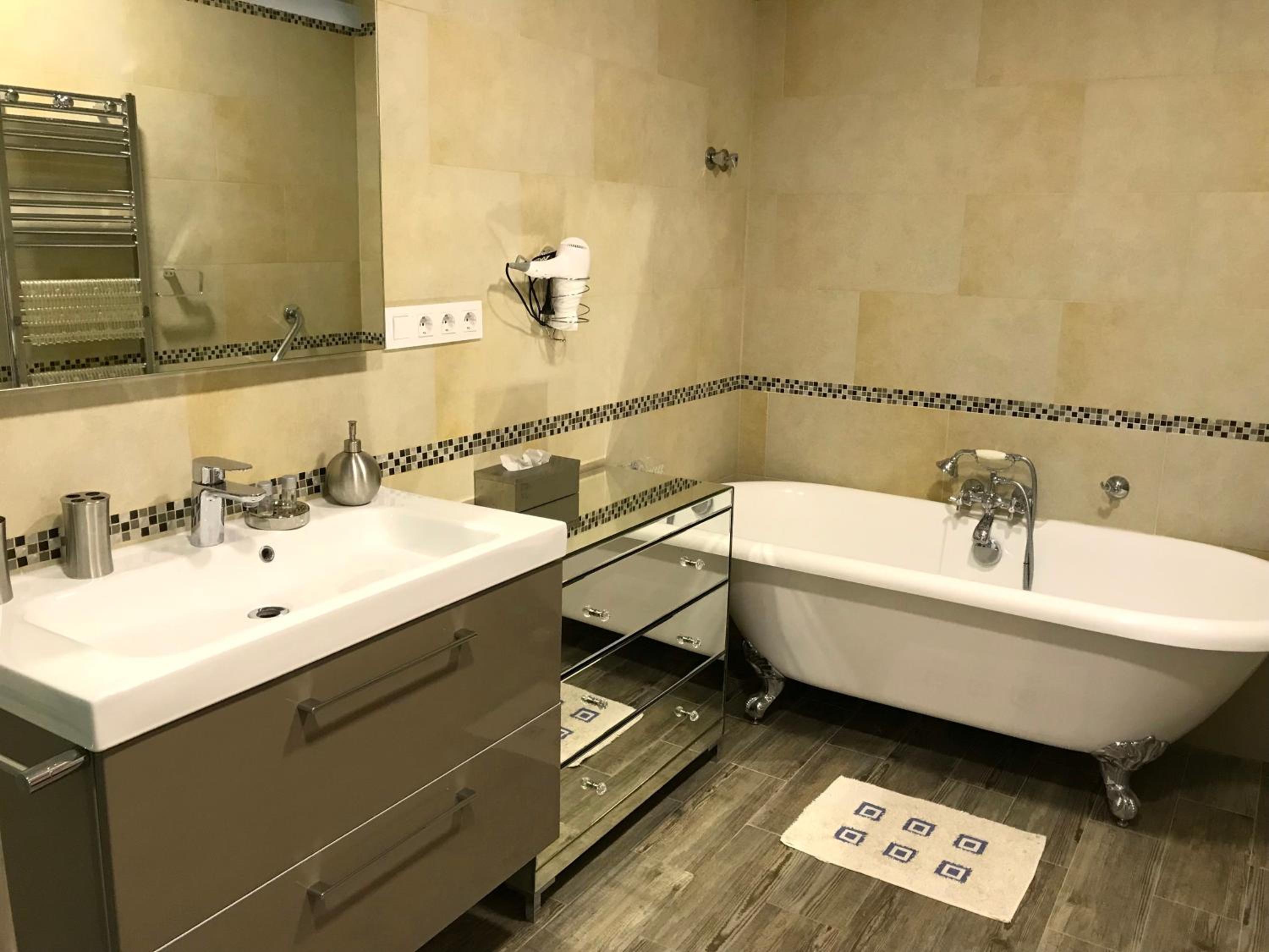 Double Room with Private Bathroom photo 1