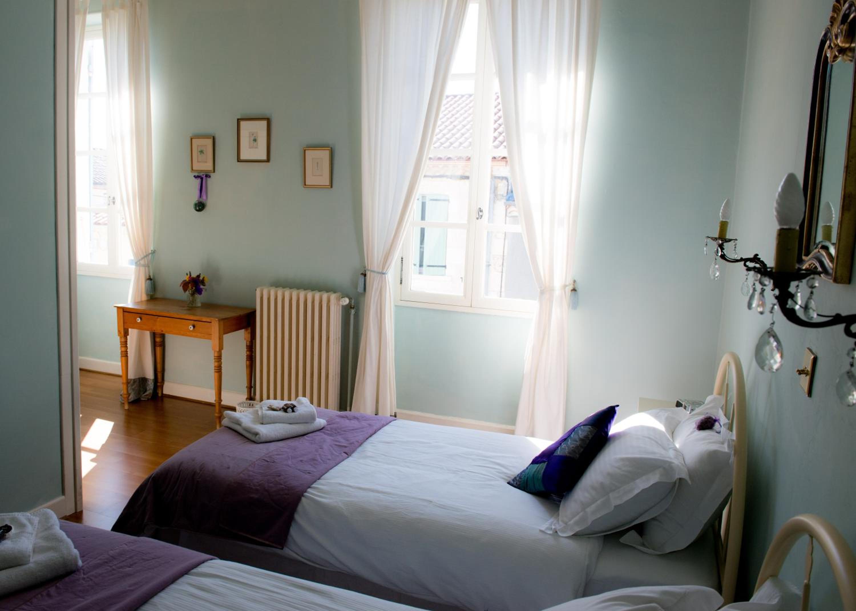 Twin Room with Private Bathroom photo 2