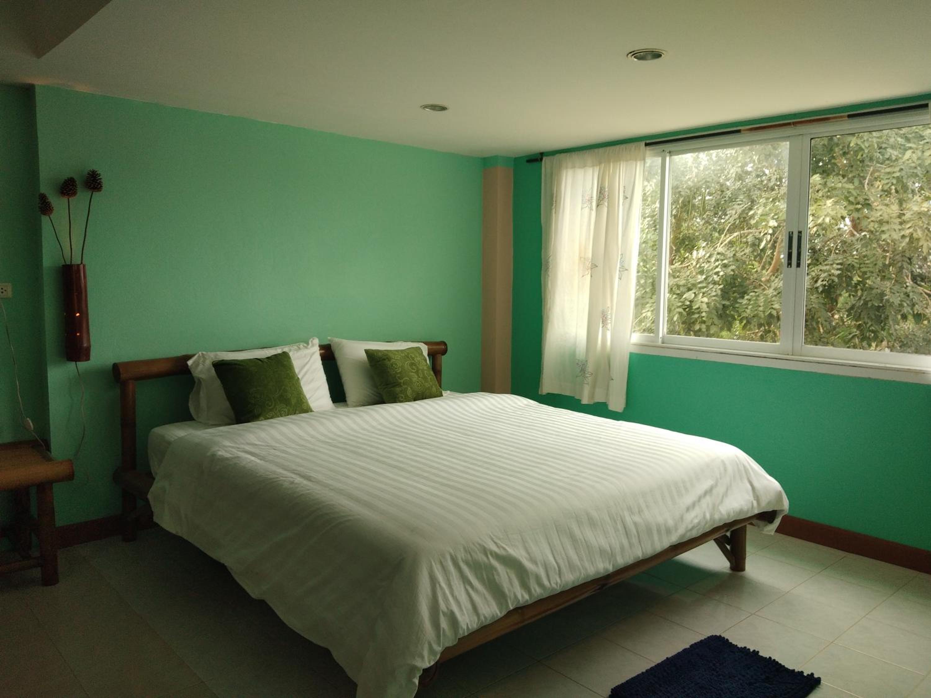 Deluxe Double Room (2 Adults + 1 Child) photo 3