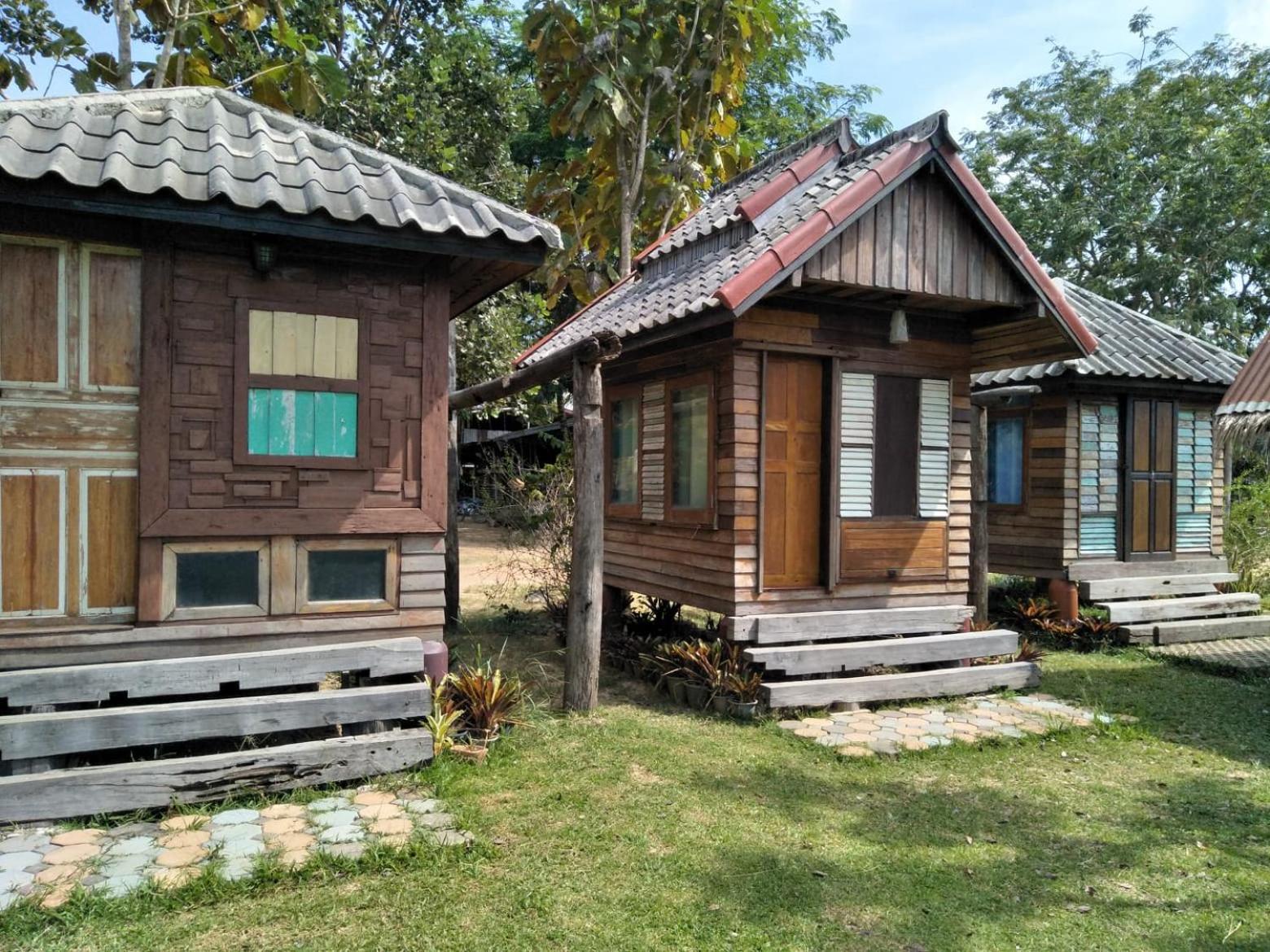 Bungalow with Share Bathroom ( Fan) - Photo 2