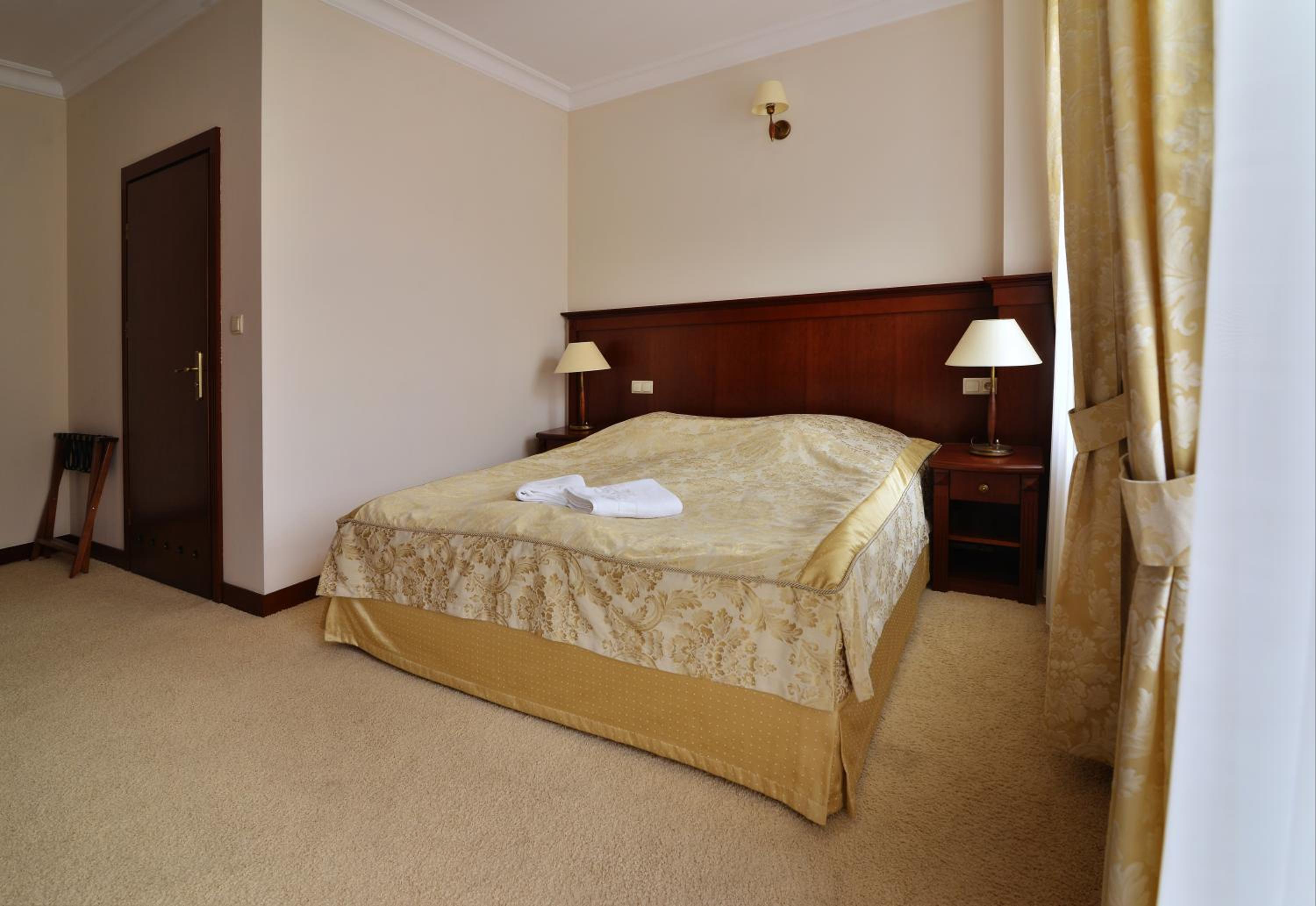 Deluxe Double Room with Balcony - Photo 2