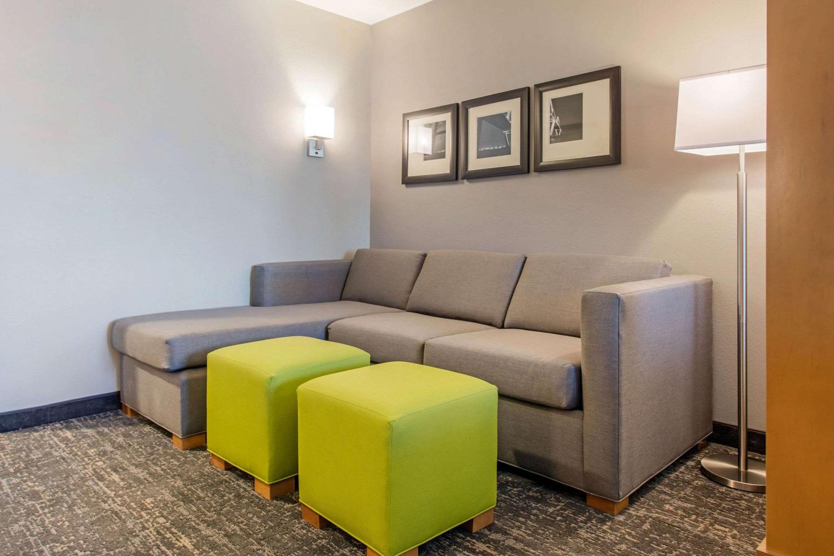 Queen Suite with Two Queen Beds and Sofa Bed photo 2