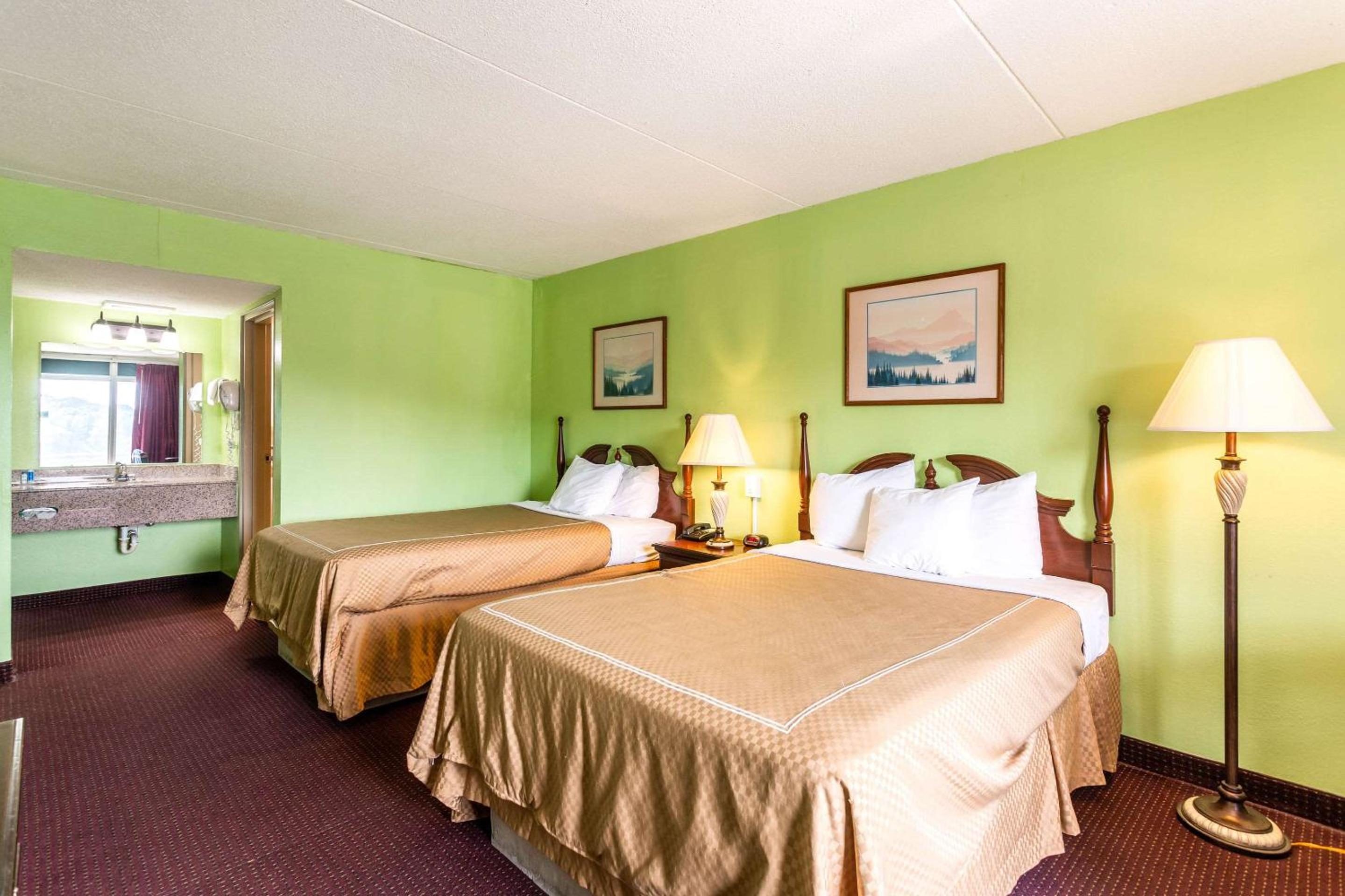 Double Room with Two Double Beds - Non-Smoking photo 3