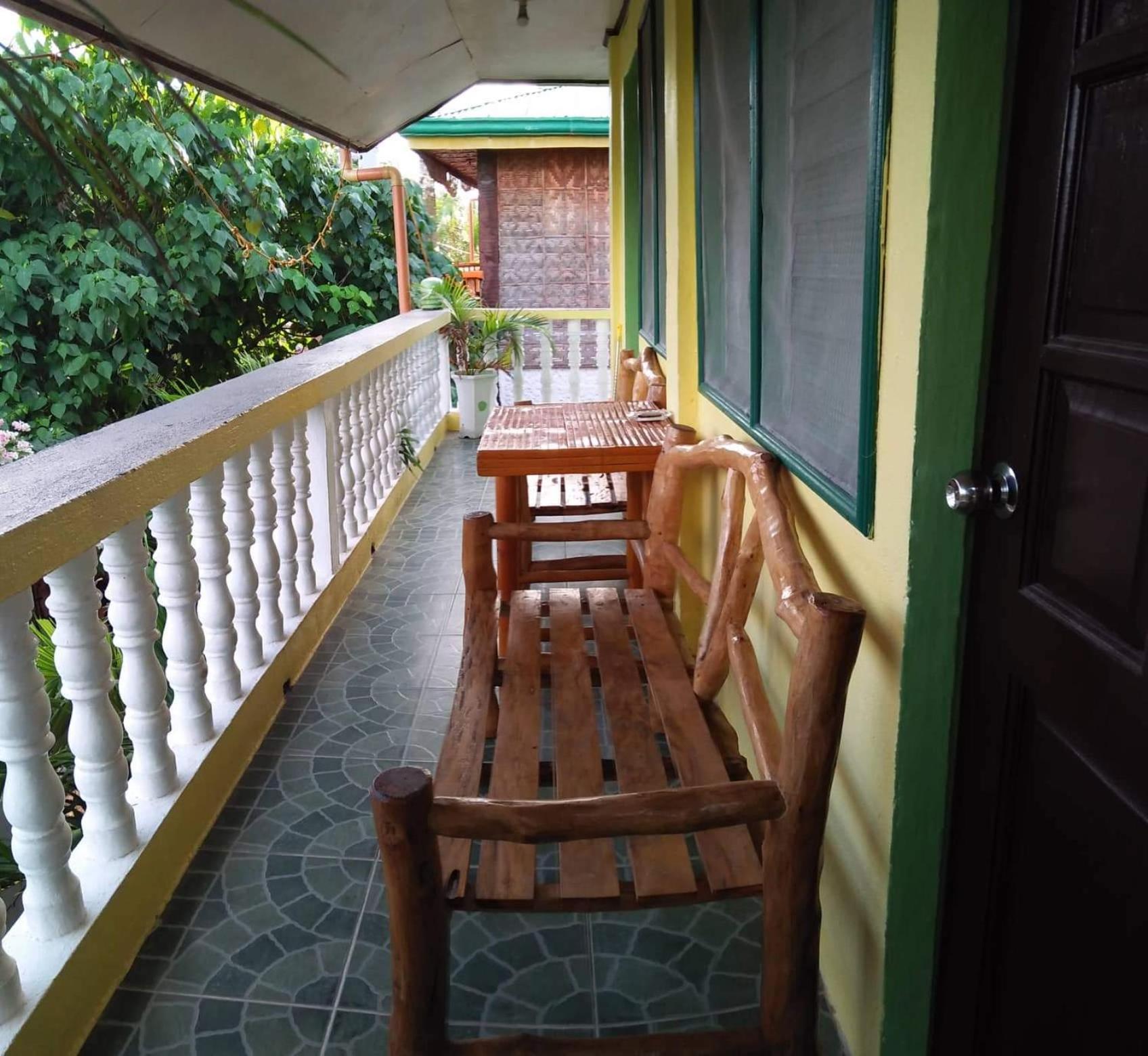 Queen Room with Balcony - Photo 3