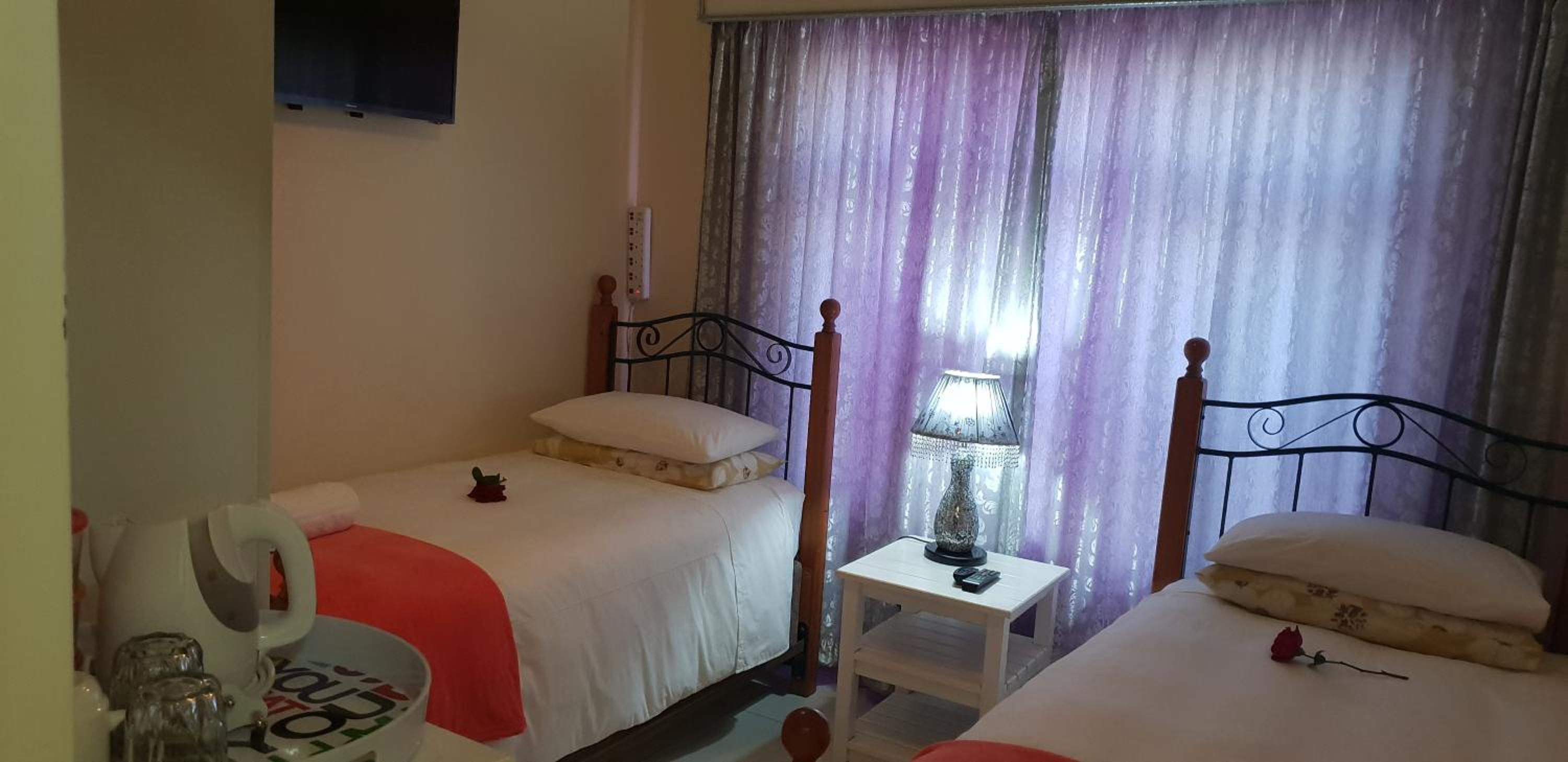 Budget Twin Room photo 3