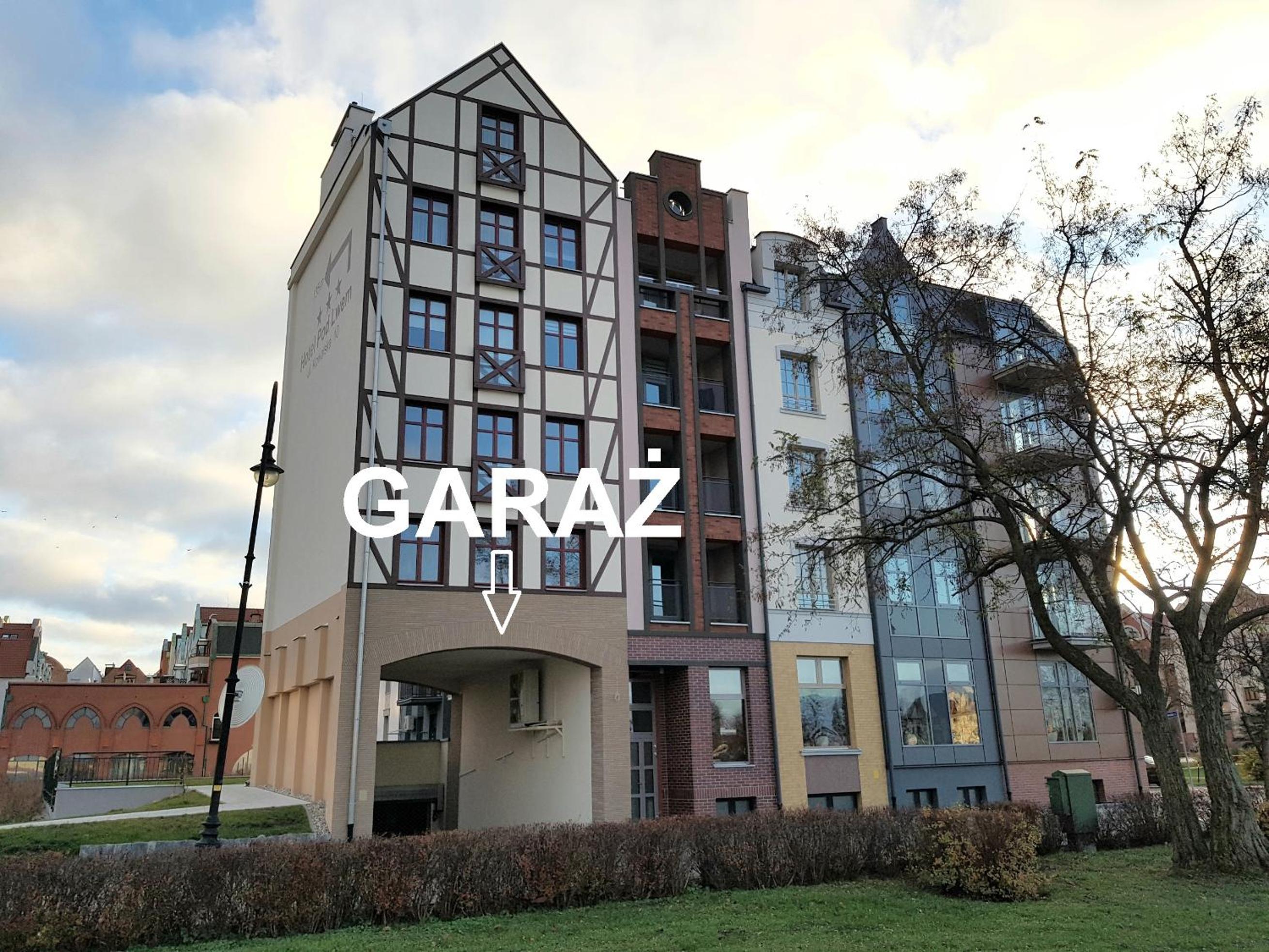 One-Bedroom Apartment with Balcony and City View - Photo 3
