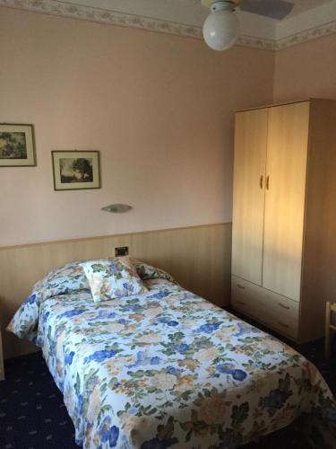 Single Room with Private External Bathroom photo 2