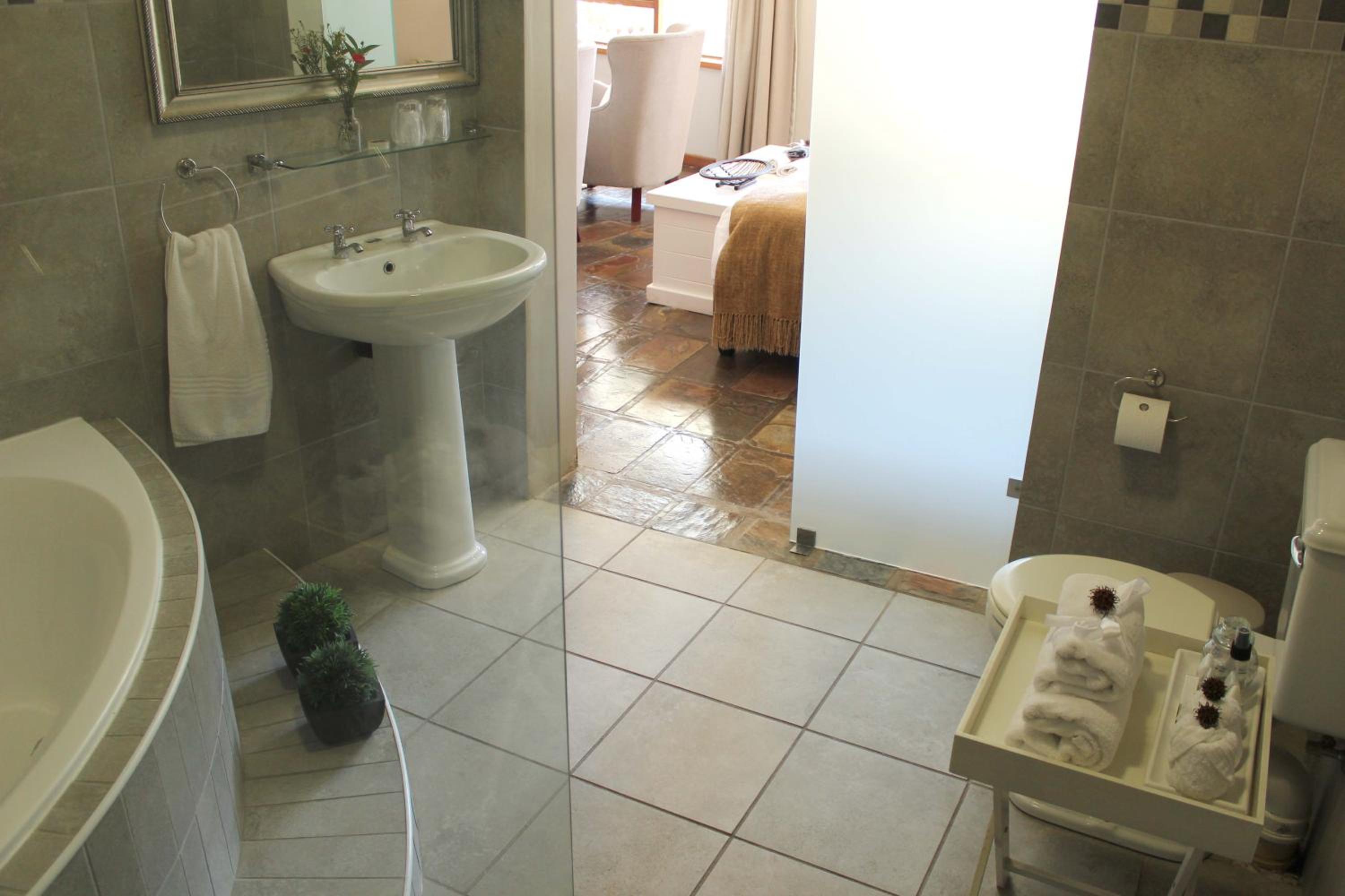 Suite - Photo 5