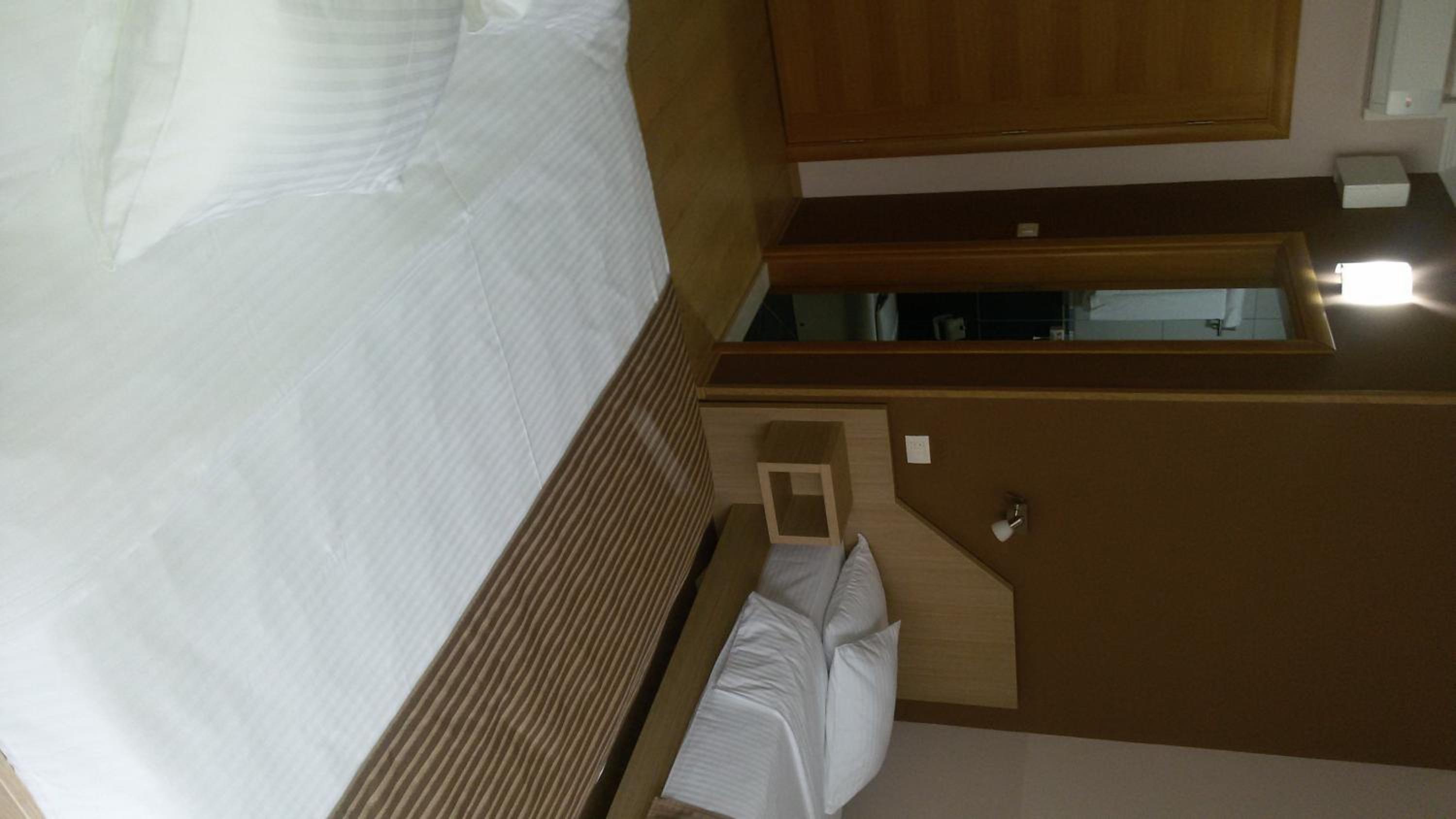 Basic Triple Room with Shared Bathroom