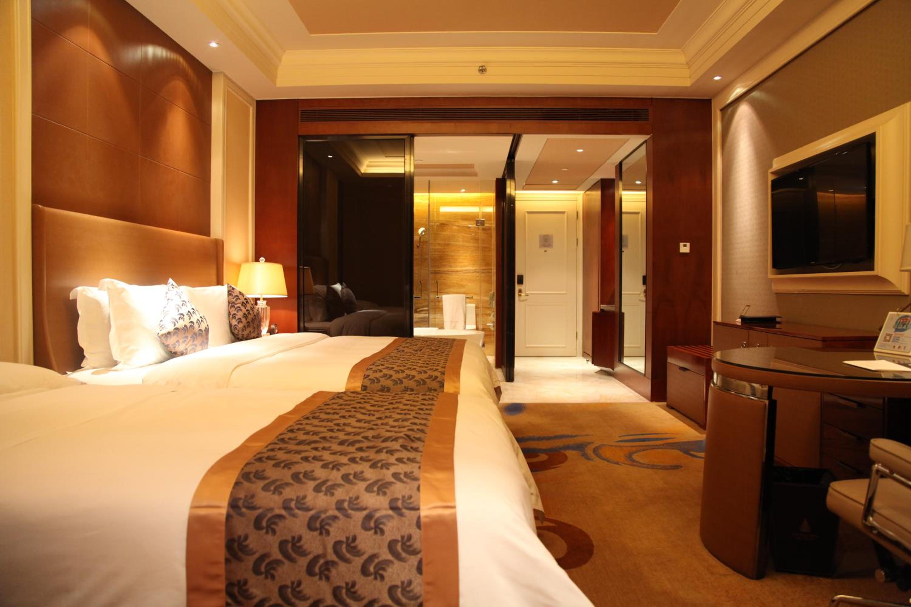 Mainland Chinese Citizens - Family Room with Bath photo 1