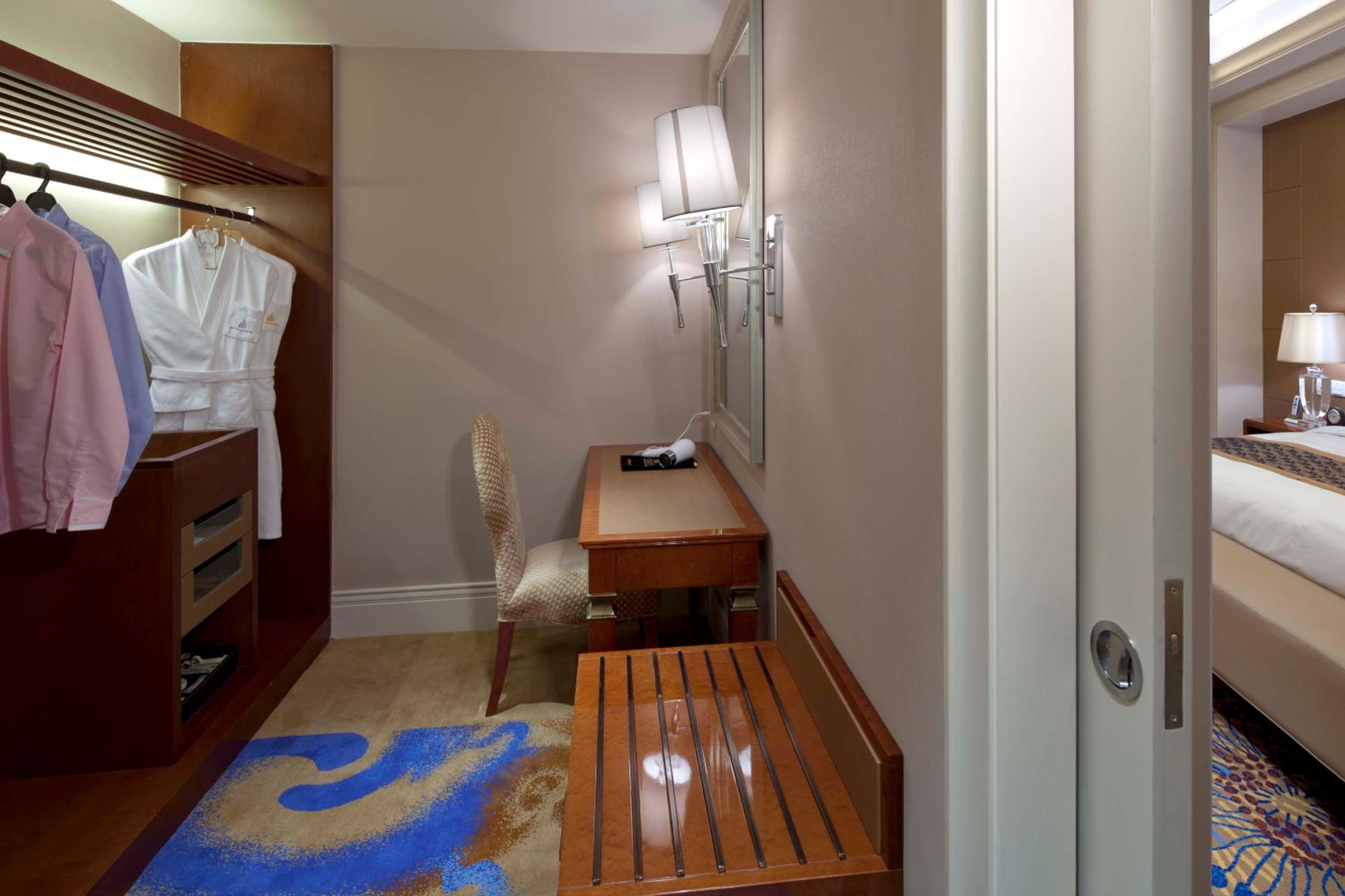 Mainland Chinese Citizens - Executive Suite photo 1