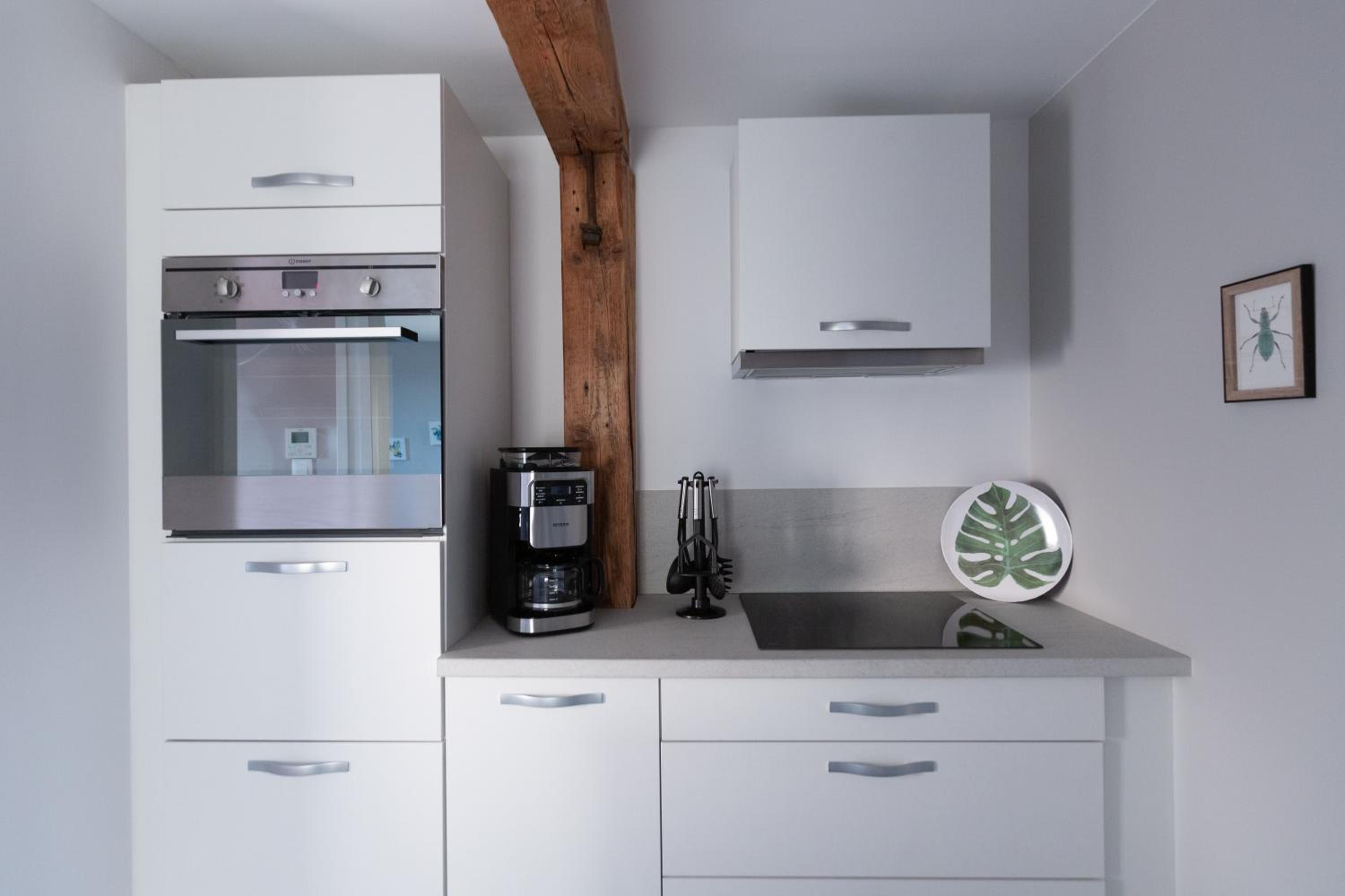 One-Bedroom Apartment - Air photo 2