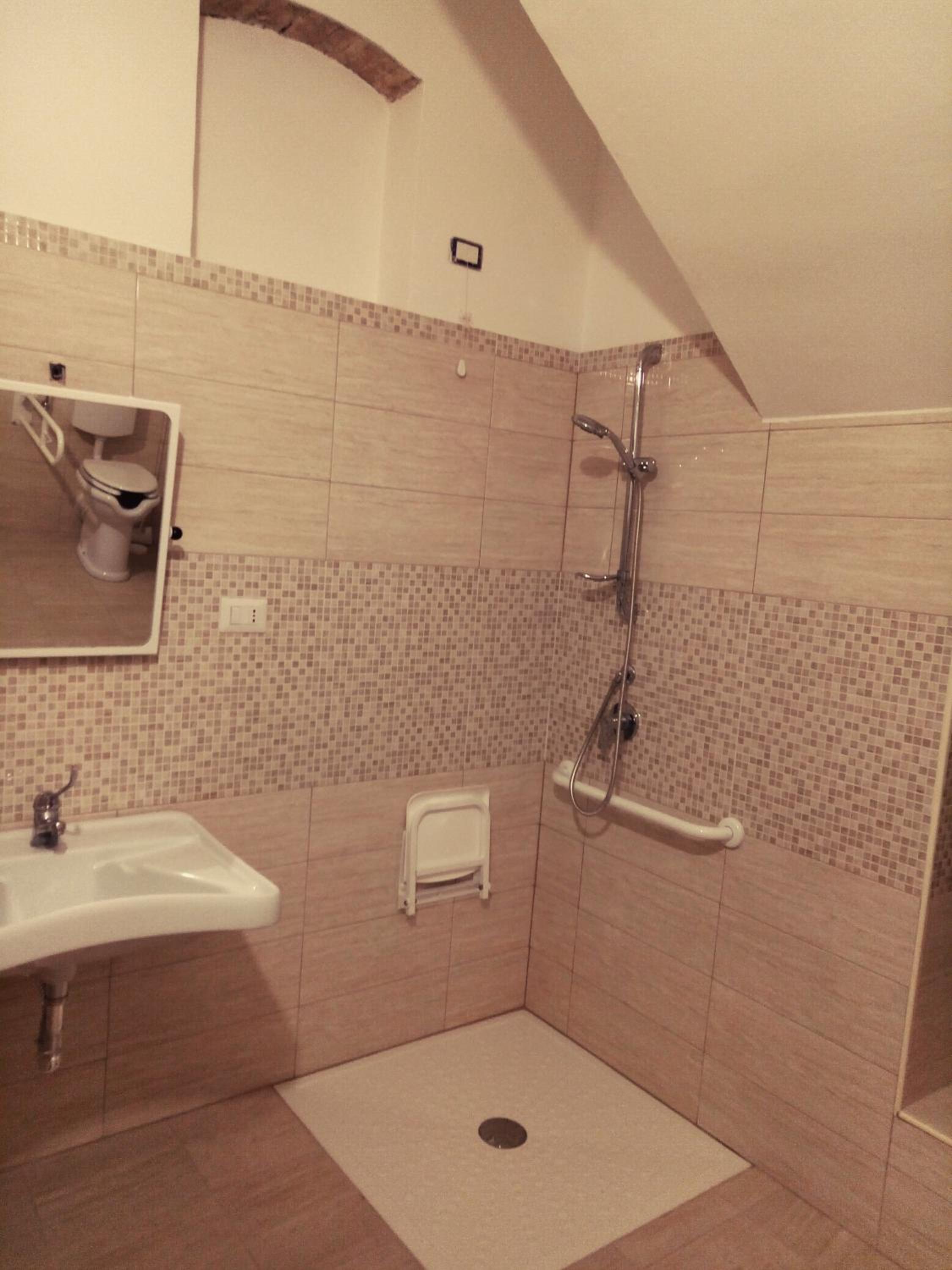 Single Room with Shared Bathroom photo 3