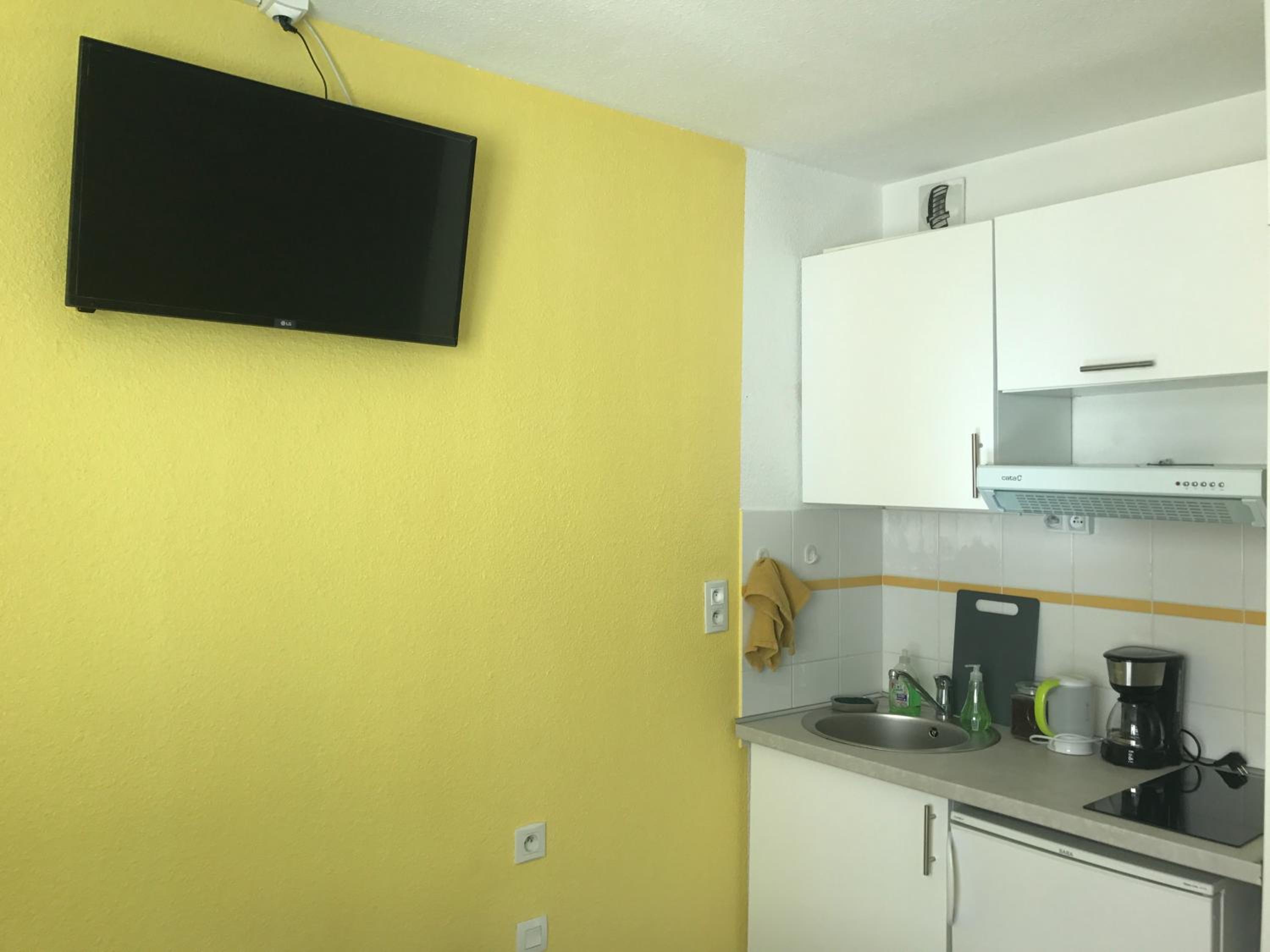 Studio Apartment photo 2