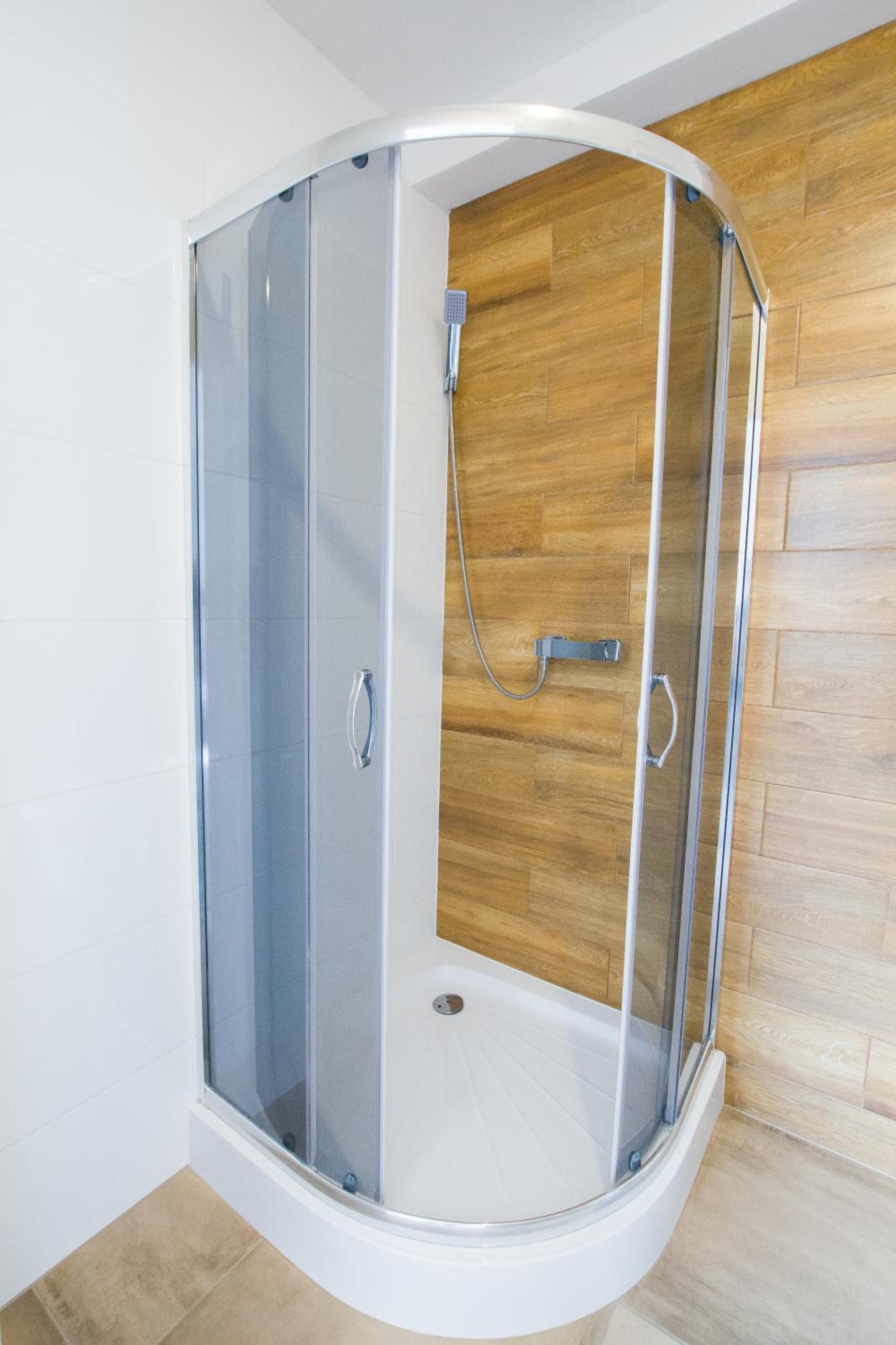 Quadruple Room with Bathroom - Photo 10