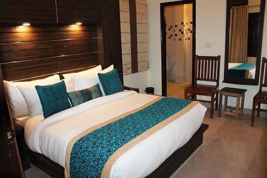 Deluxe Double Room (2 Adults + 1 Child)