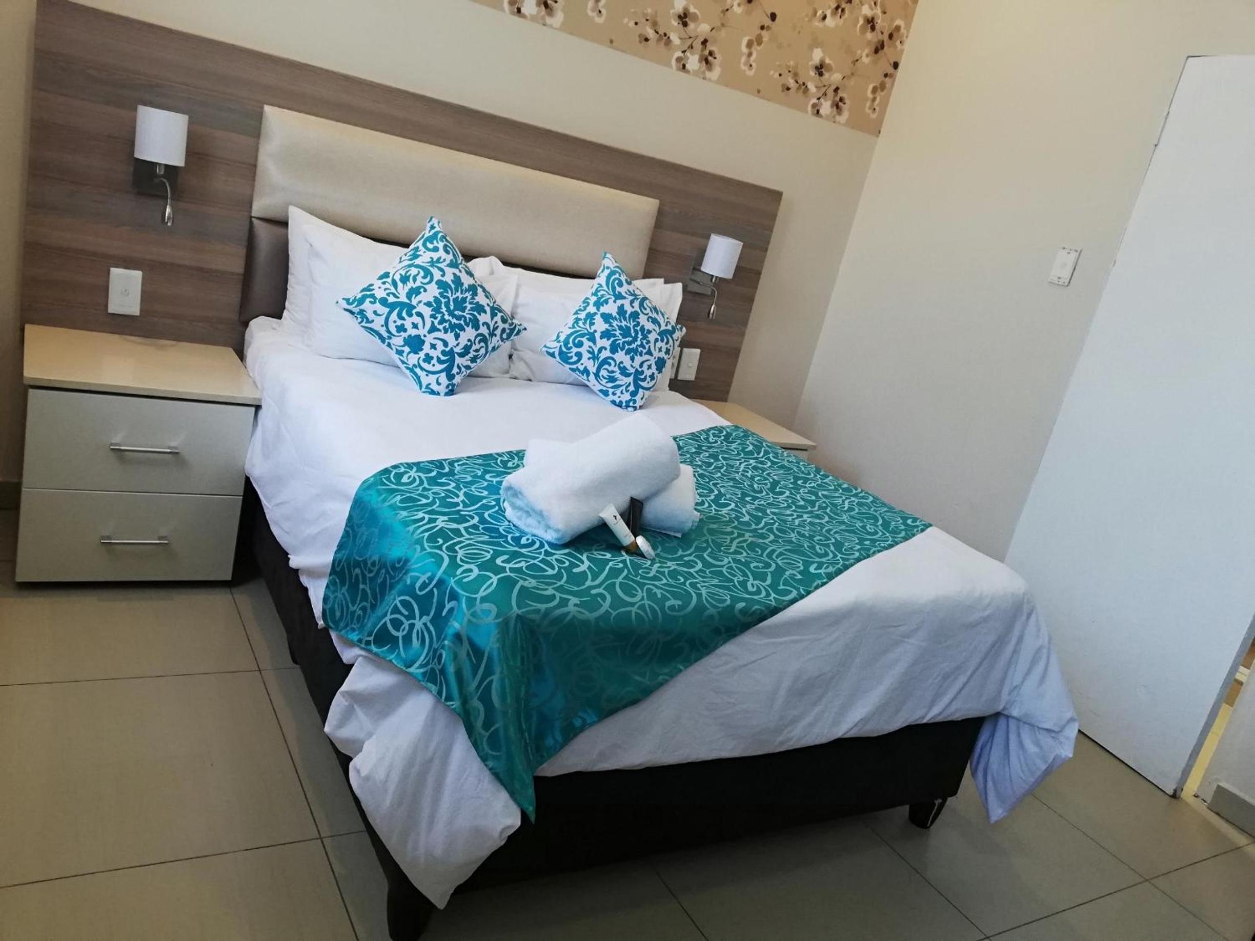 Standard Double Room - Photo 2