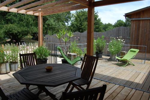 Apartment with Garden View