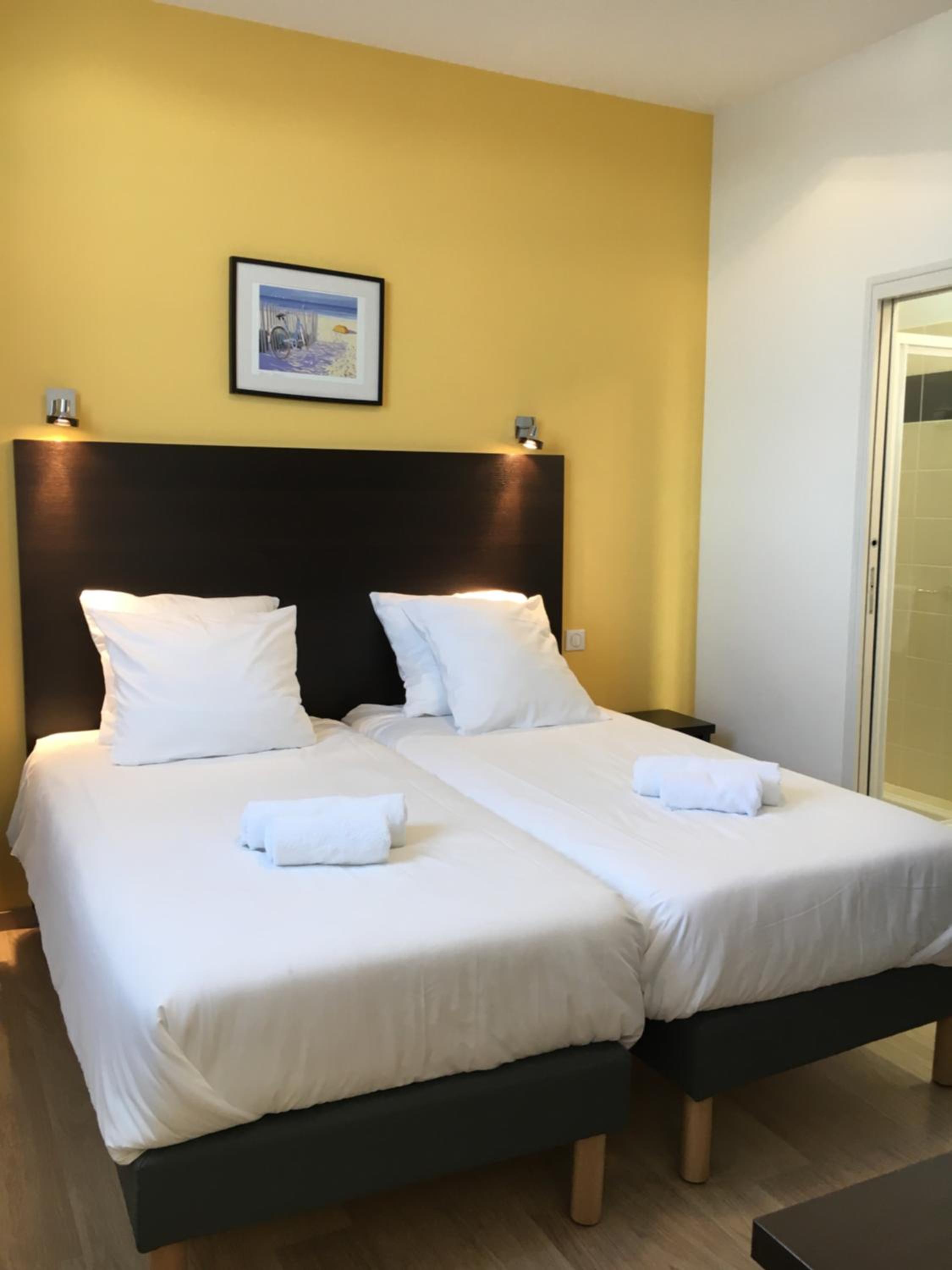 Twin Room with Private Bathroom