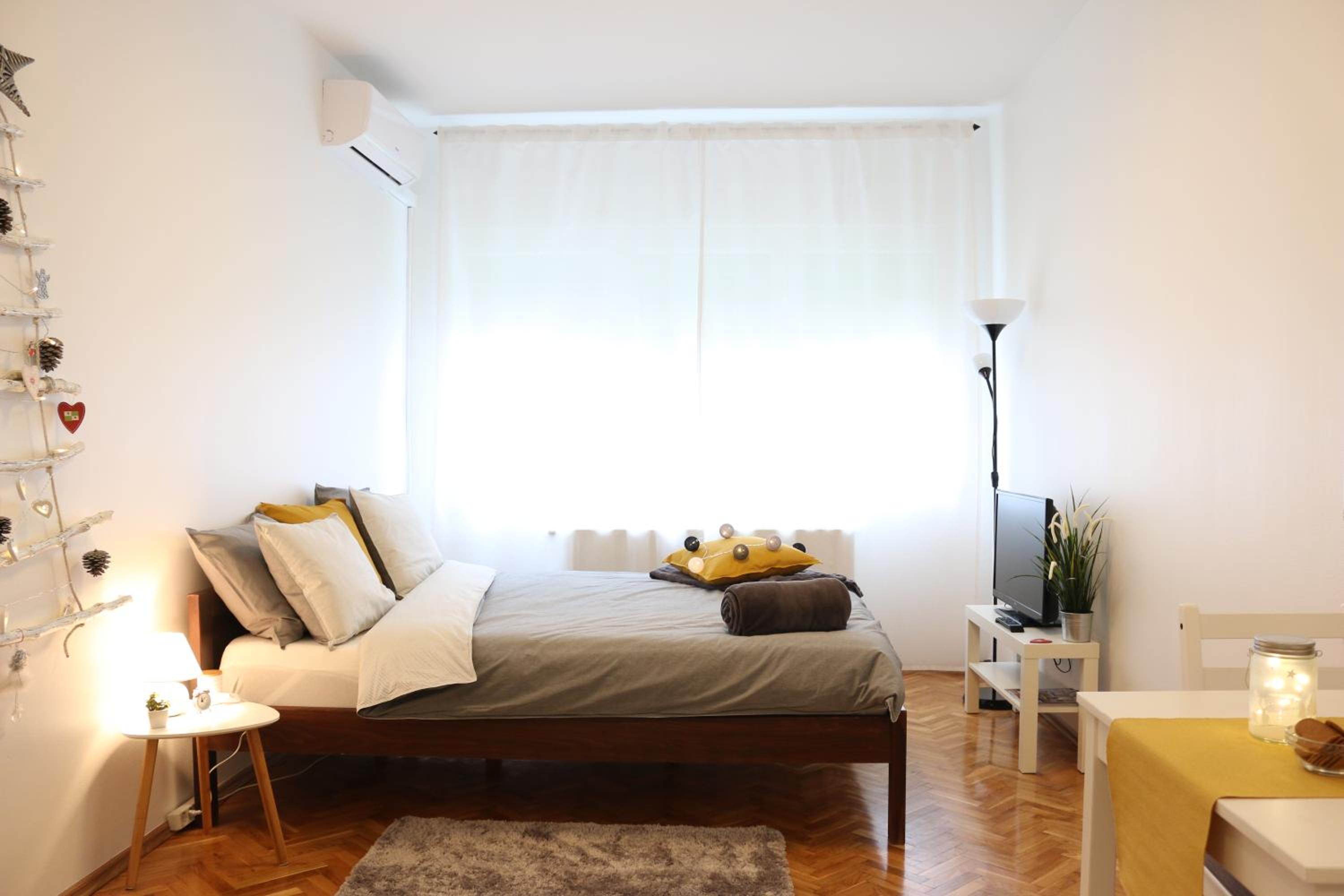 Studio Apartment - Photo 21