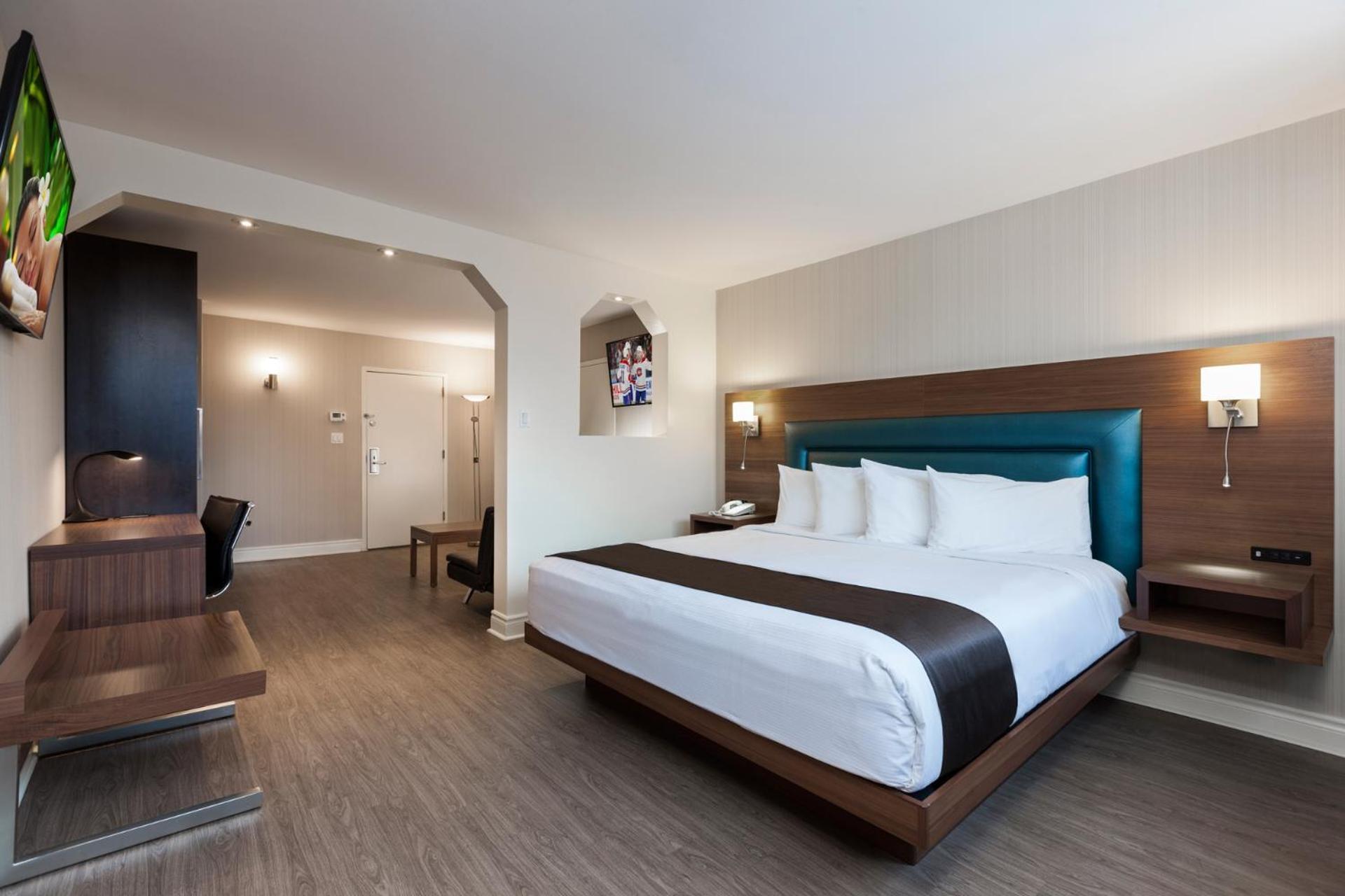 Junior Suite with King Bed photo 1