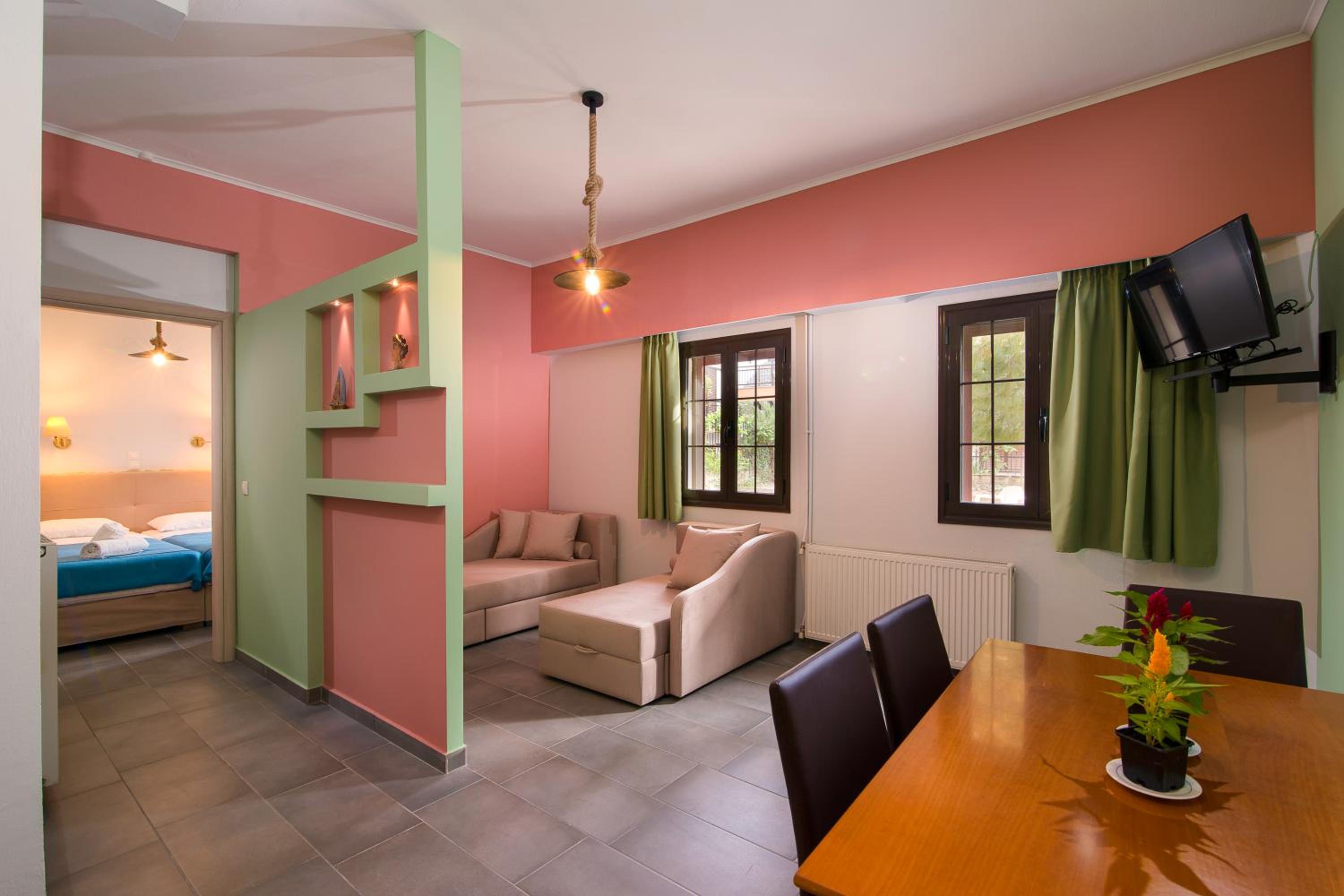 Apartment with Pool View  - Photo 1