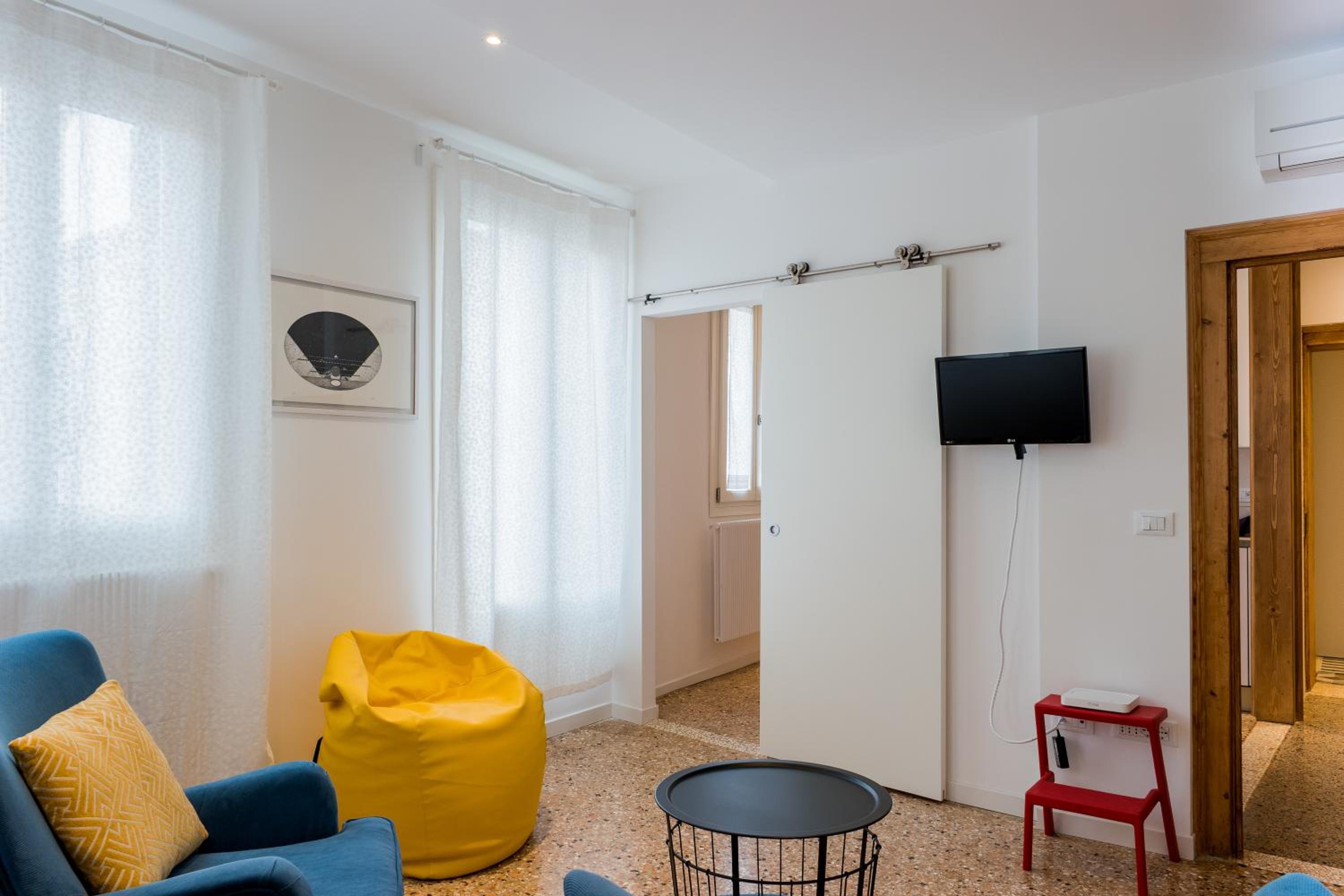 Apartment photo 1