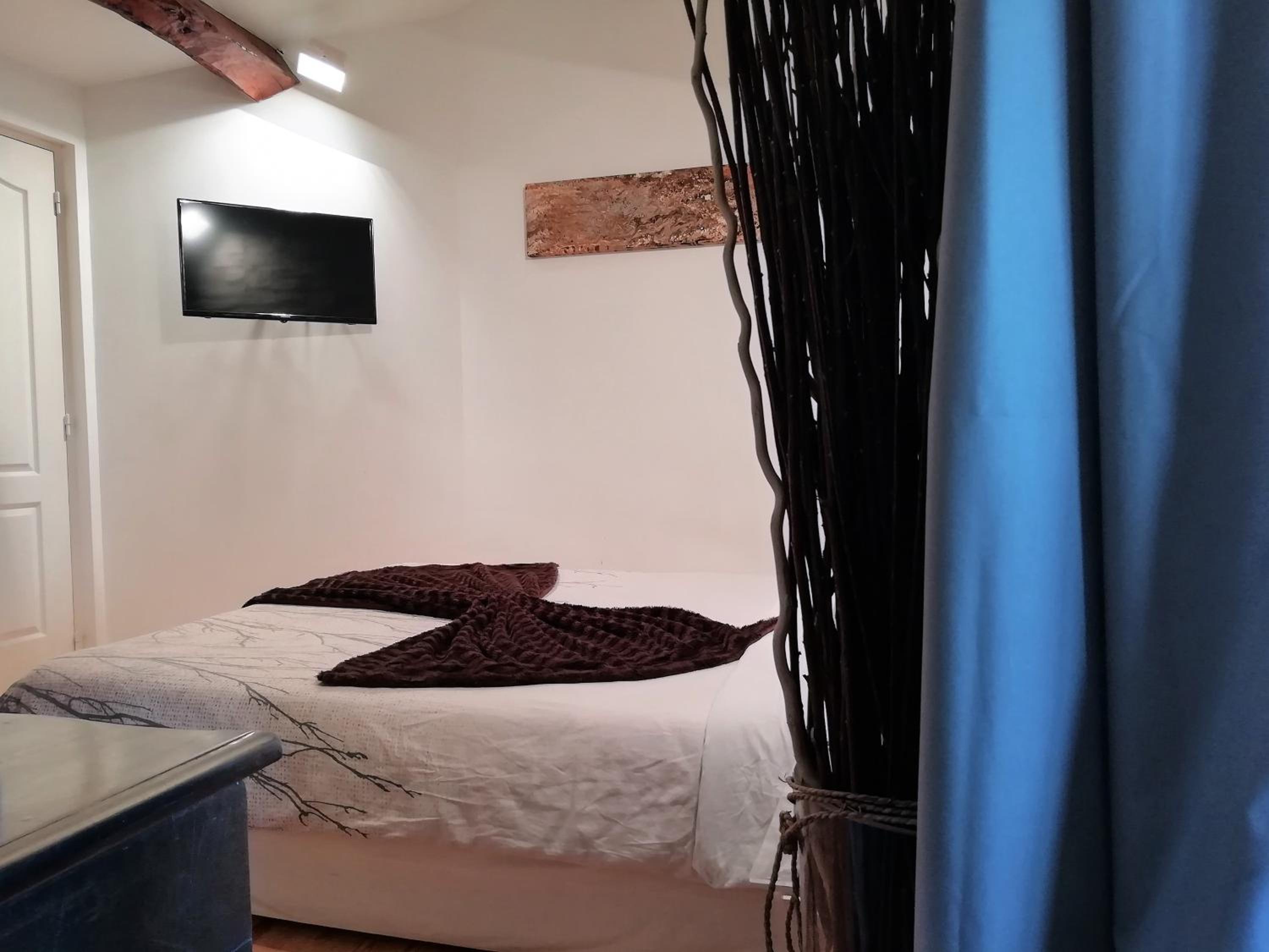 Double Room with Private Bathroom photo 1