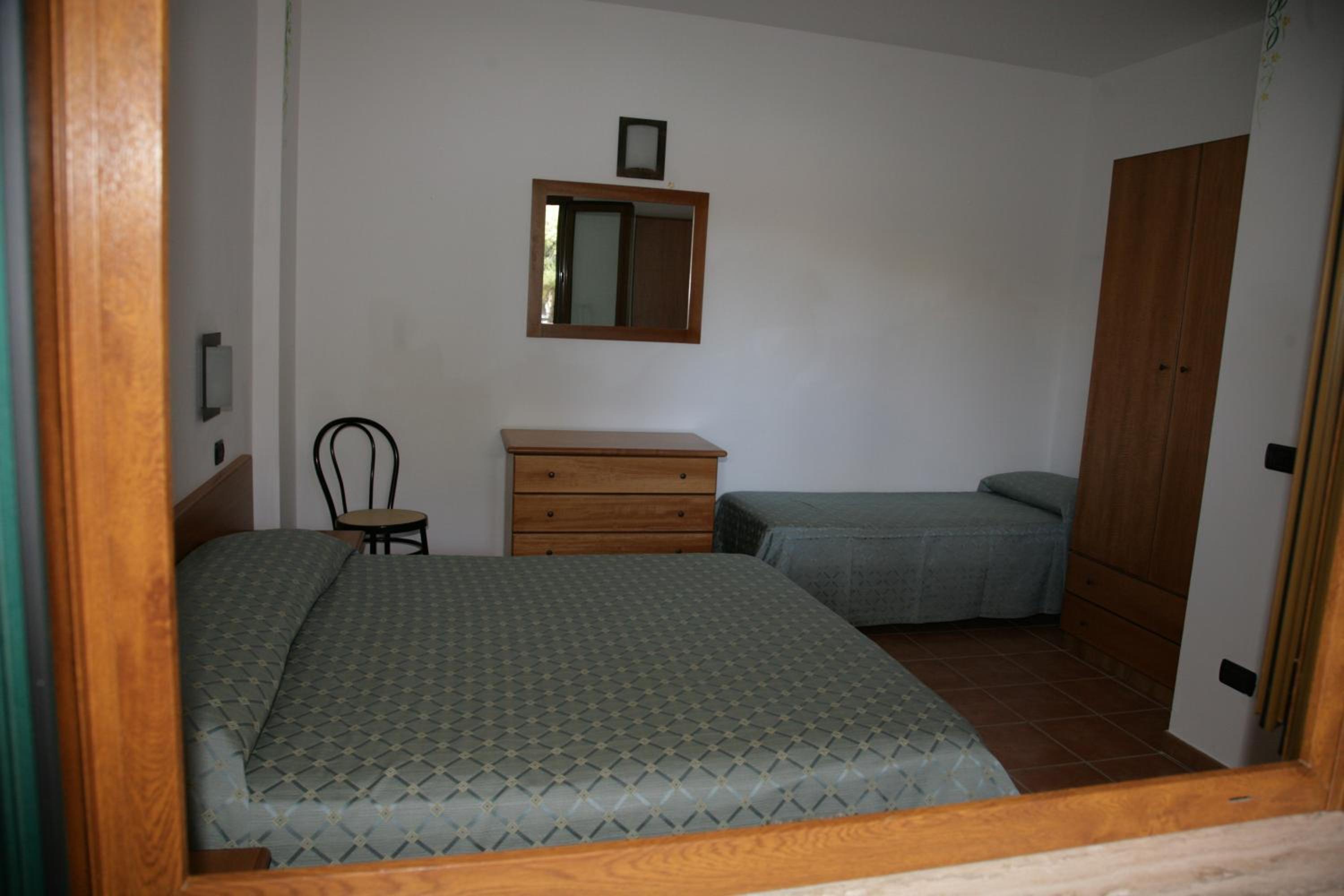 Family Room (2 Adults + 1 Child)