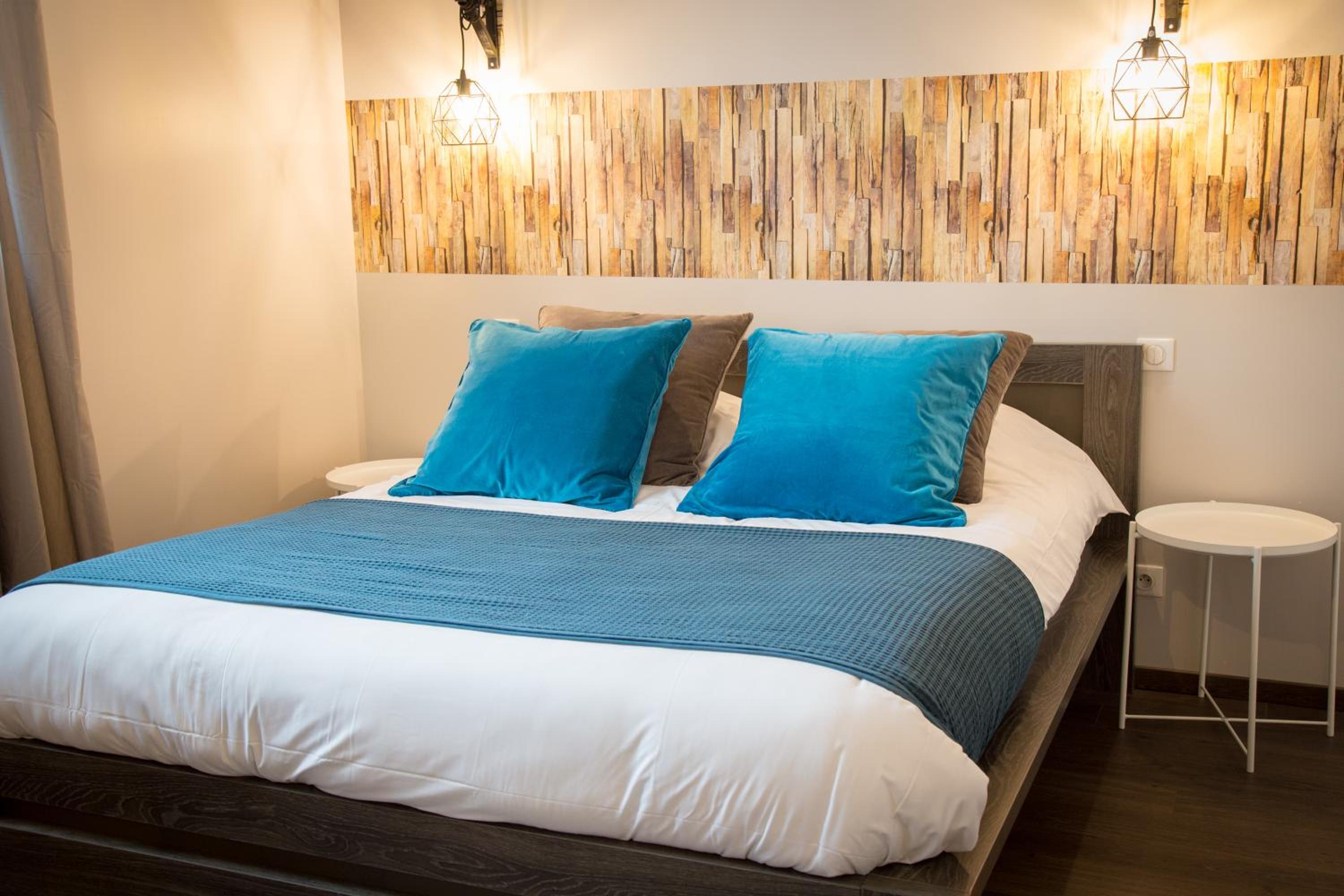 Two Connecting Double Rooms with Shared Bathroom photo 1