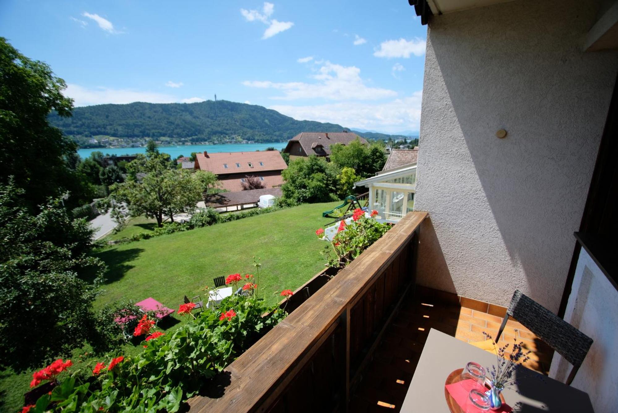 One-Bedroom Apartment with Balcony photo 2