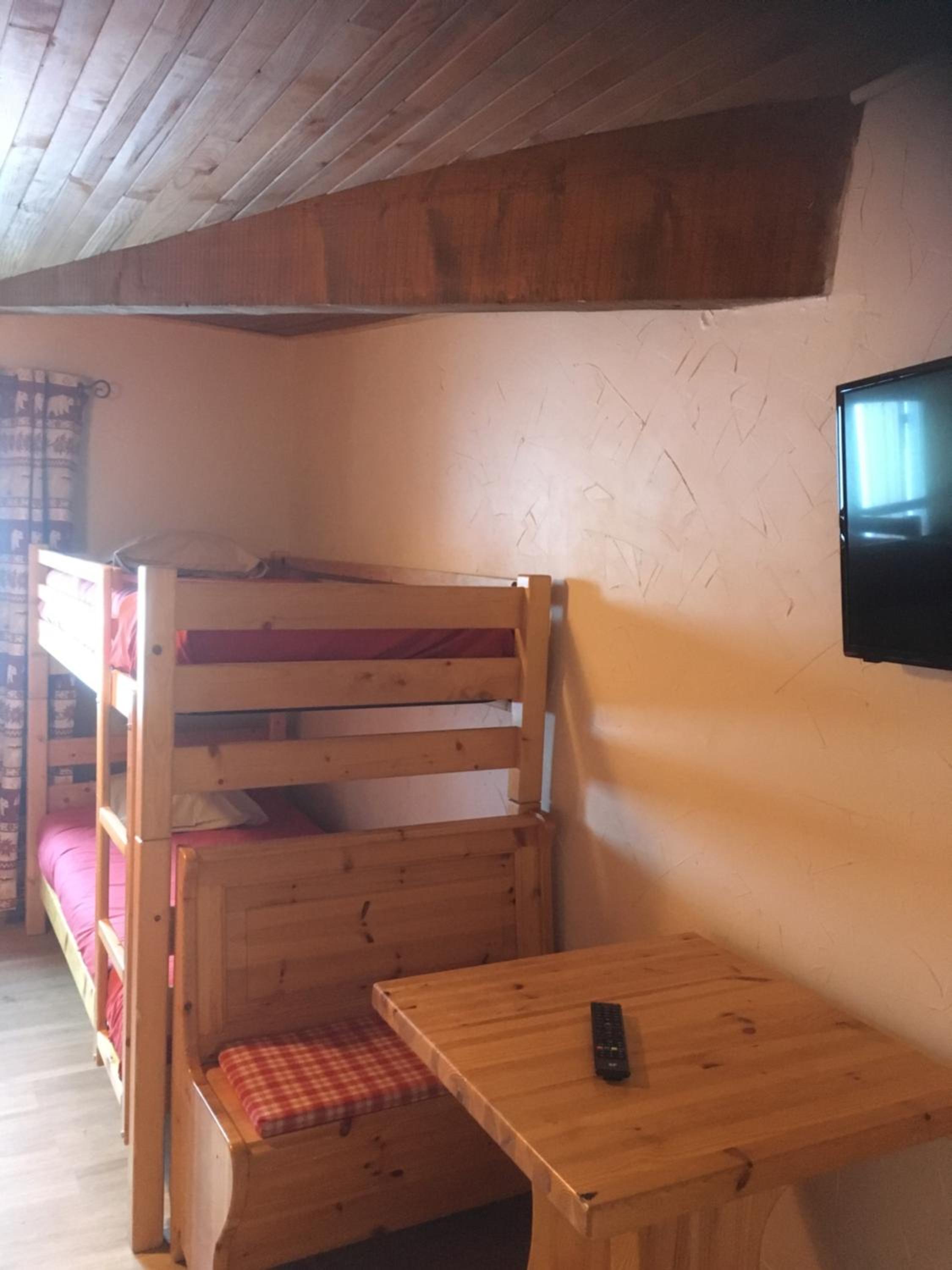 Quadruple Room with Mountain View photo 3
