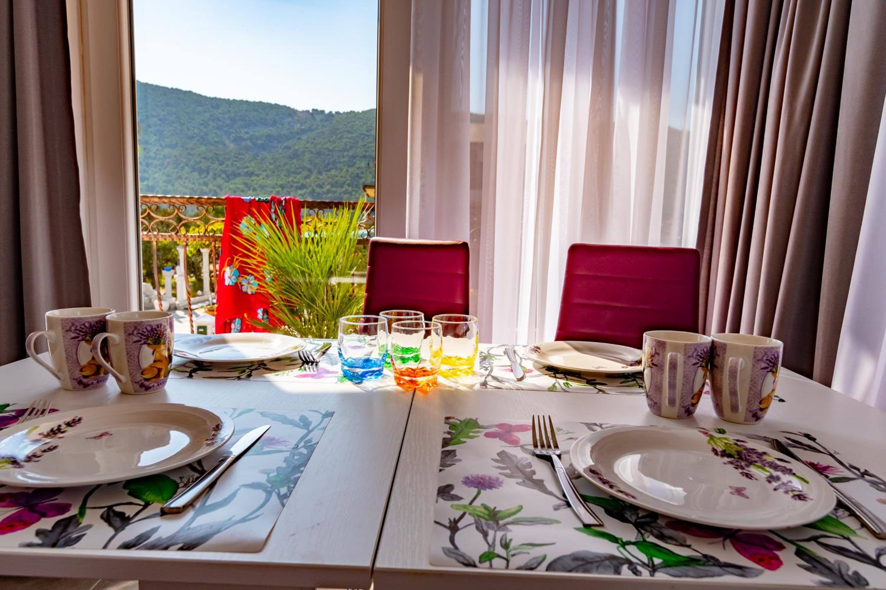 Deluxe Suite with Sea View photo 2