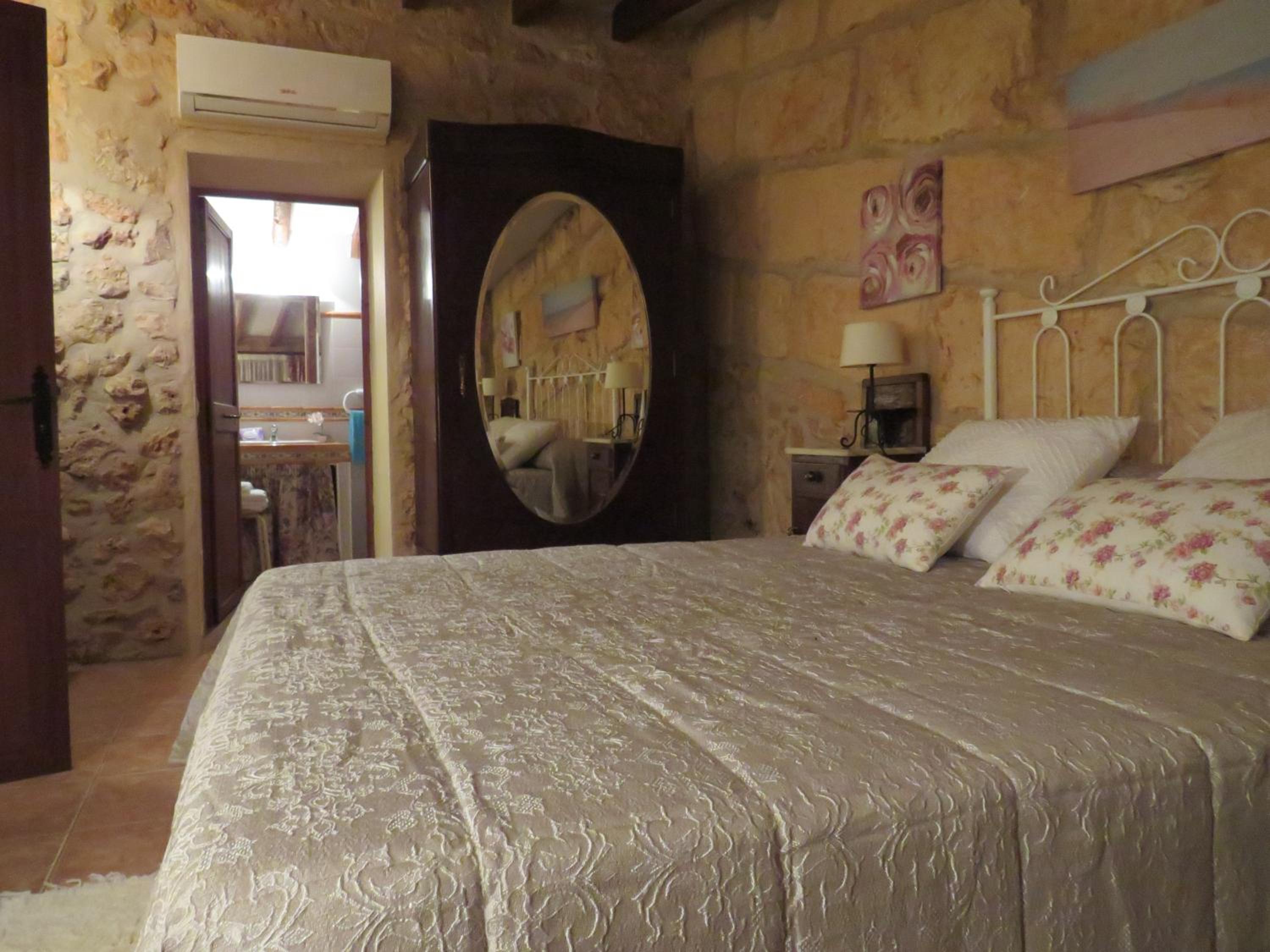 Double Room - Photo 5