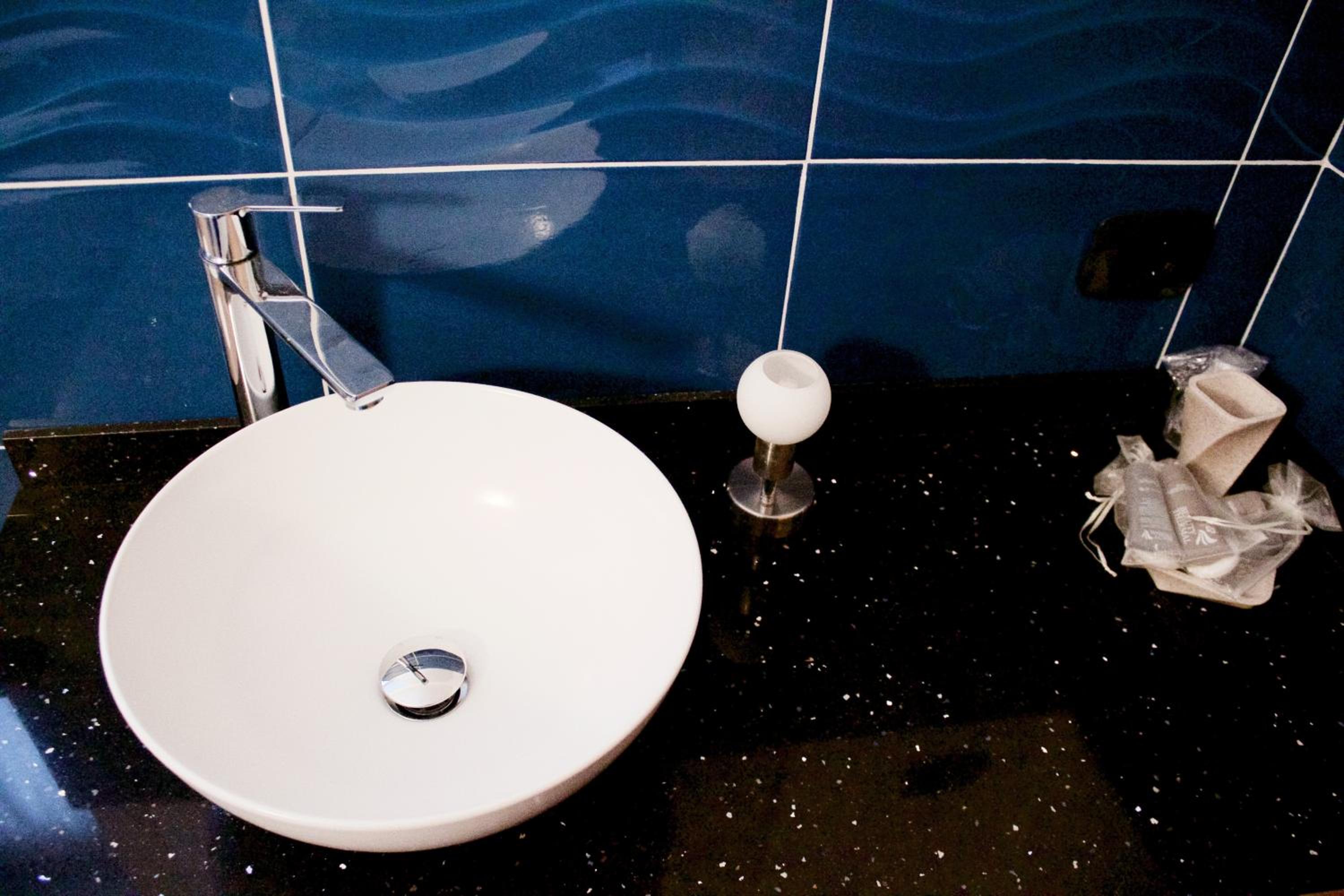 Deluxe Double Room with Shower - Photo 1