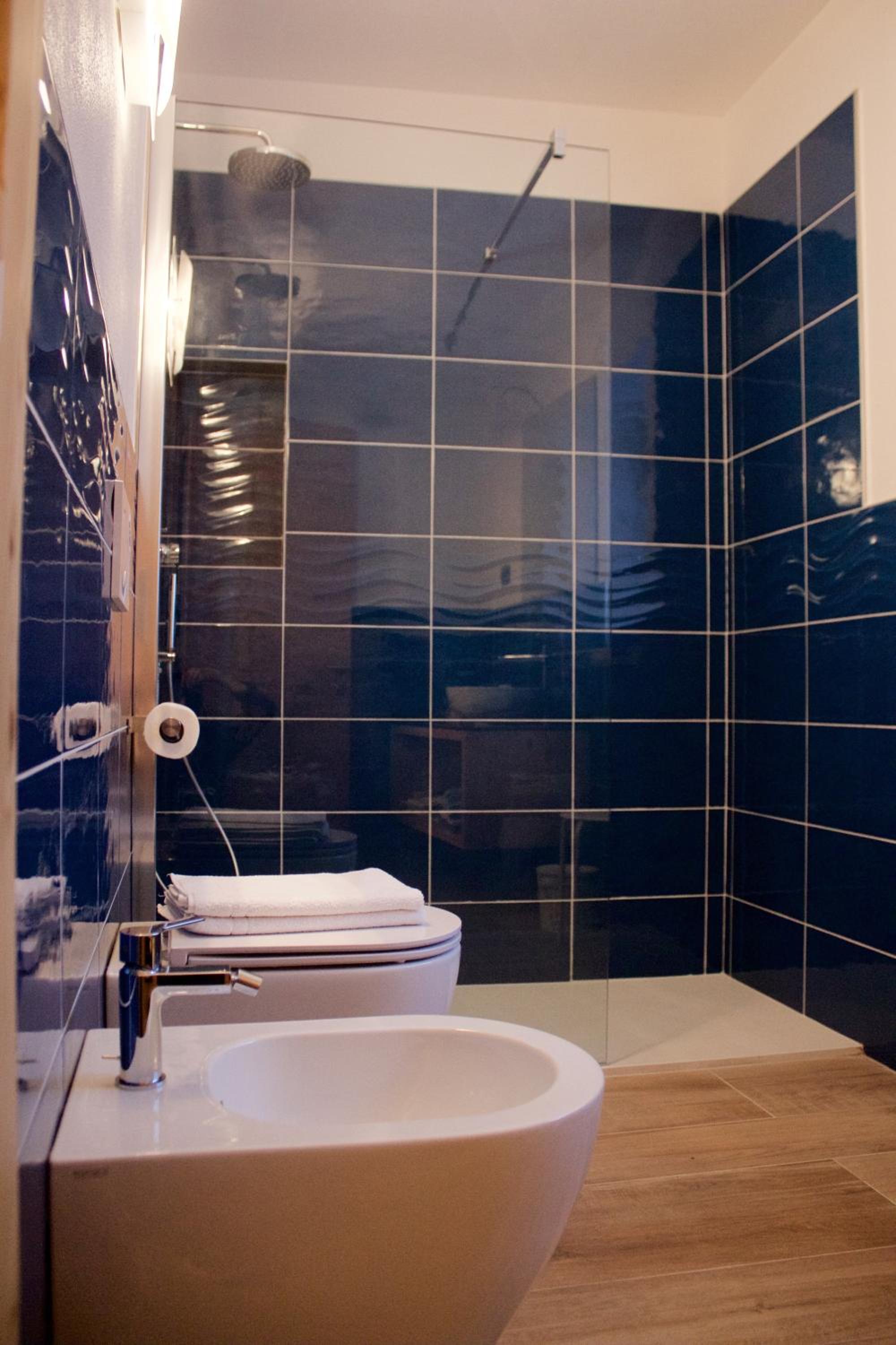 Deluxe Double Room with Shower - Photo 2