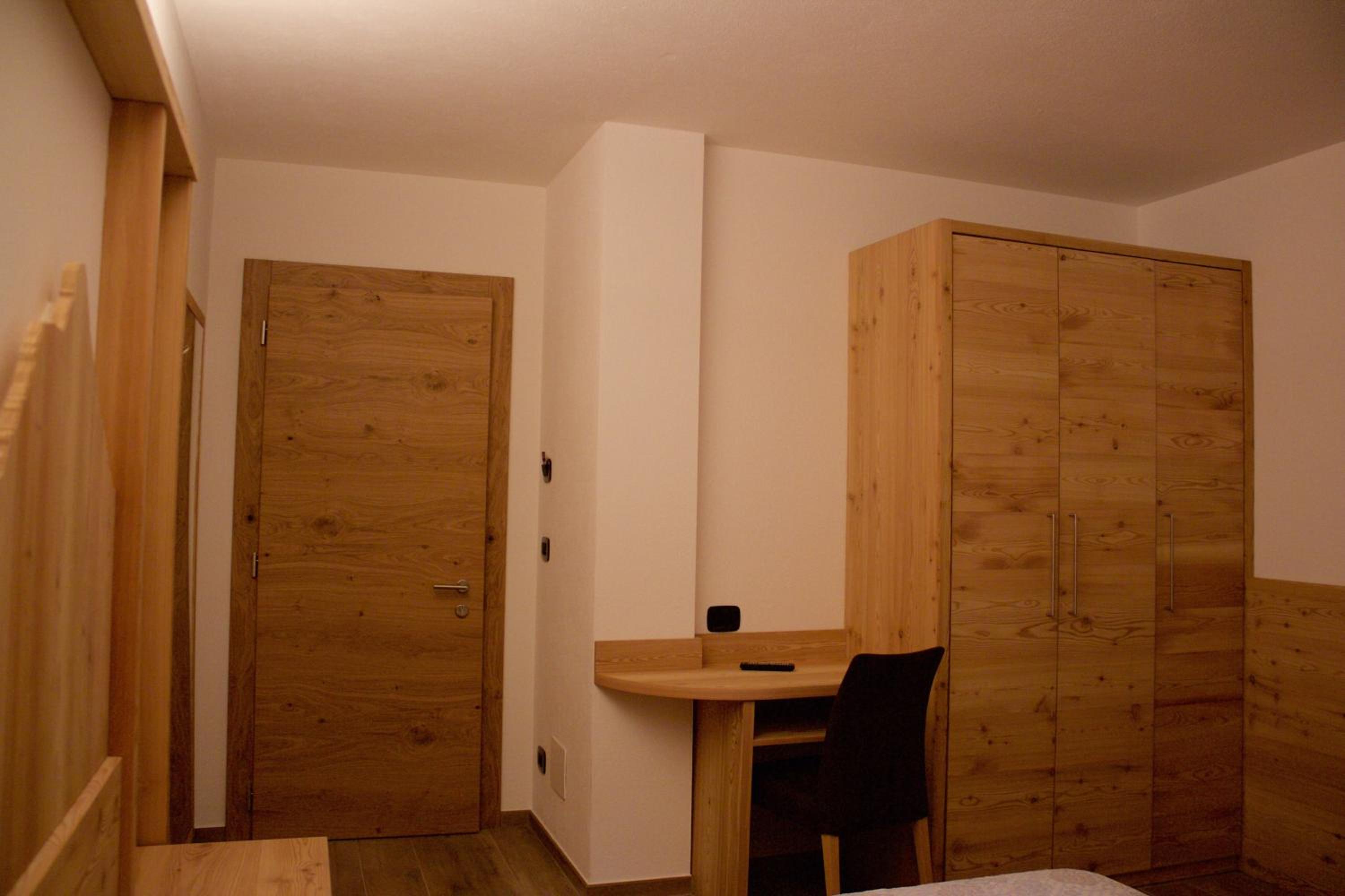 Deluxe Double Room with Shower - Photo 3