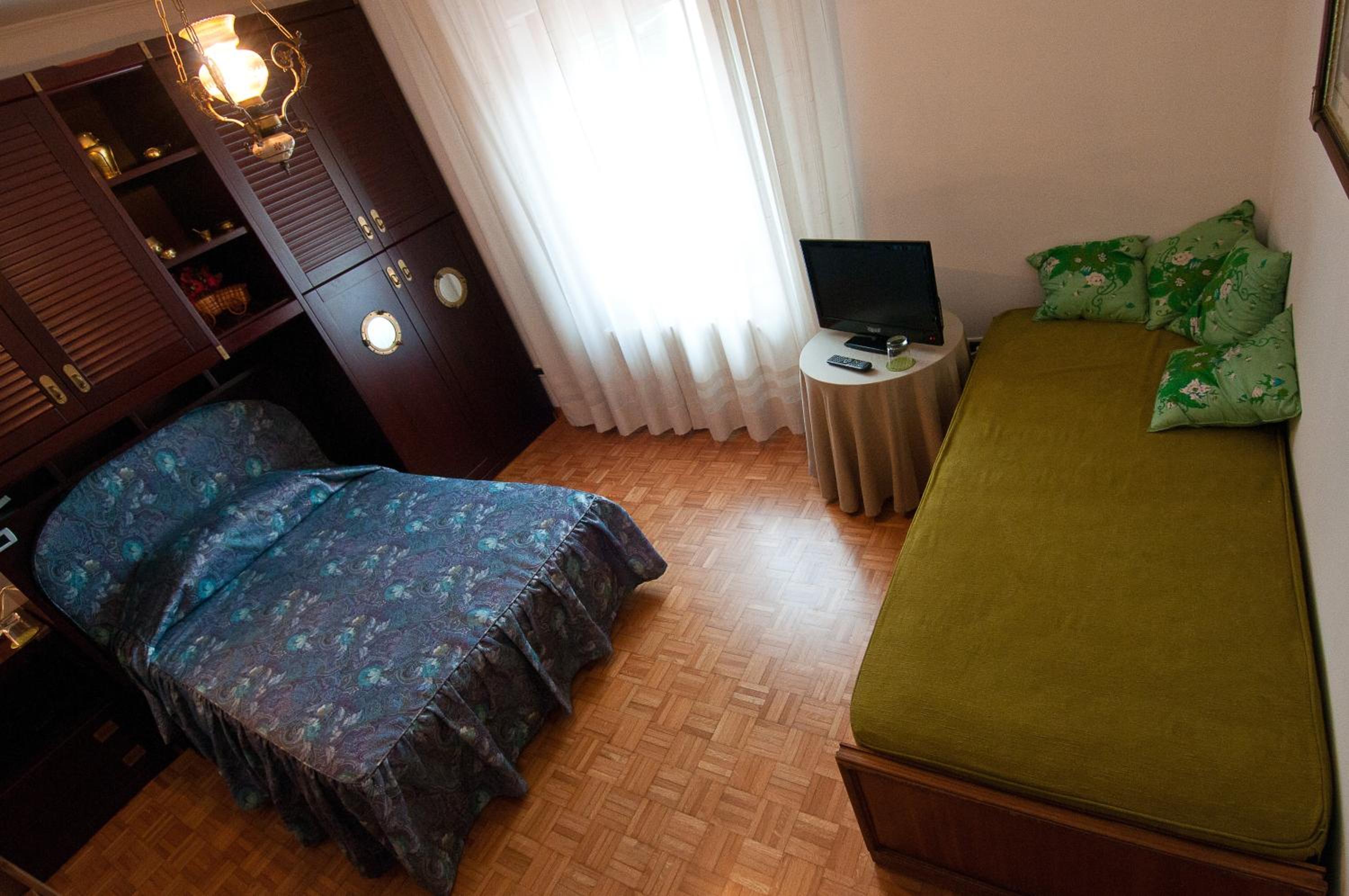 Standard Twin Room with Shared Bathroom photo 1