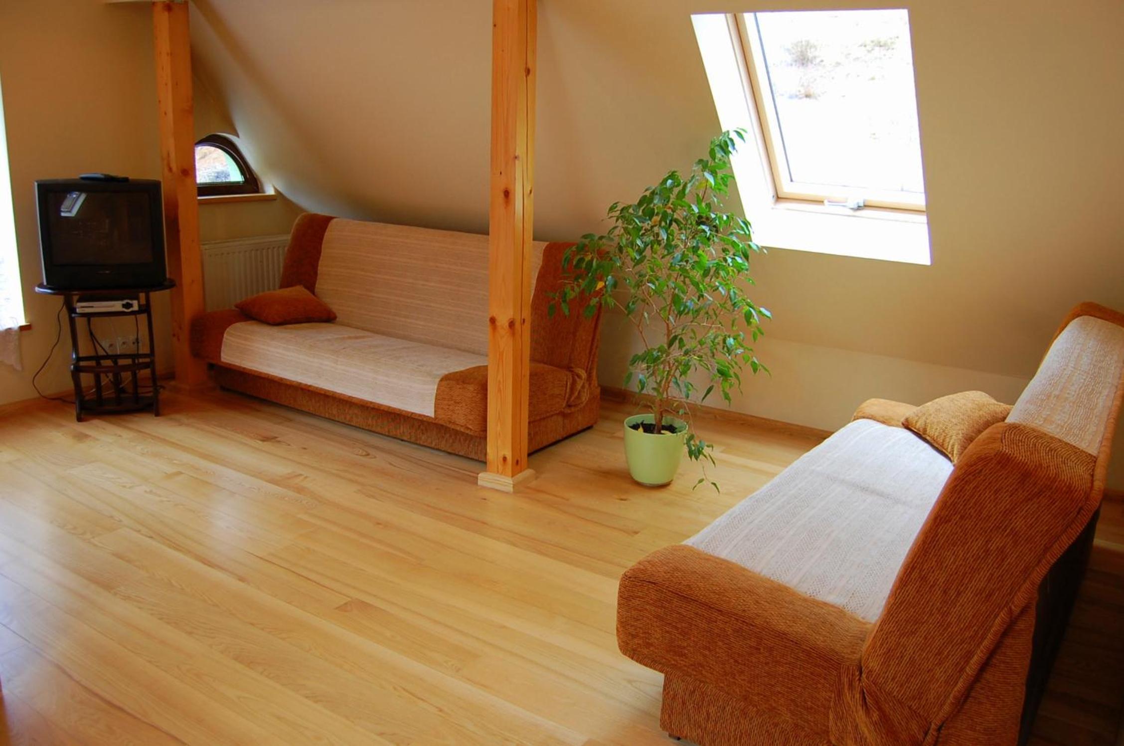 Family Room with Private Bathroom - Photo 2