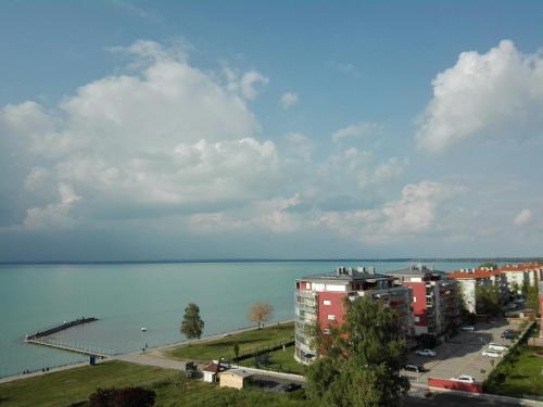 Apartment with Balcony photo 2