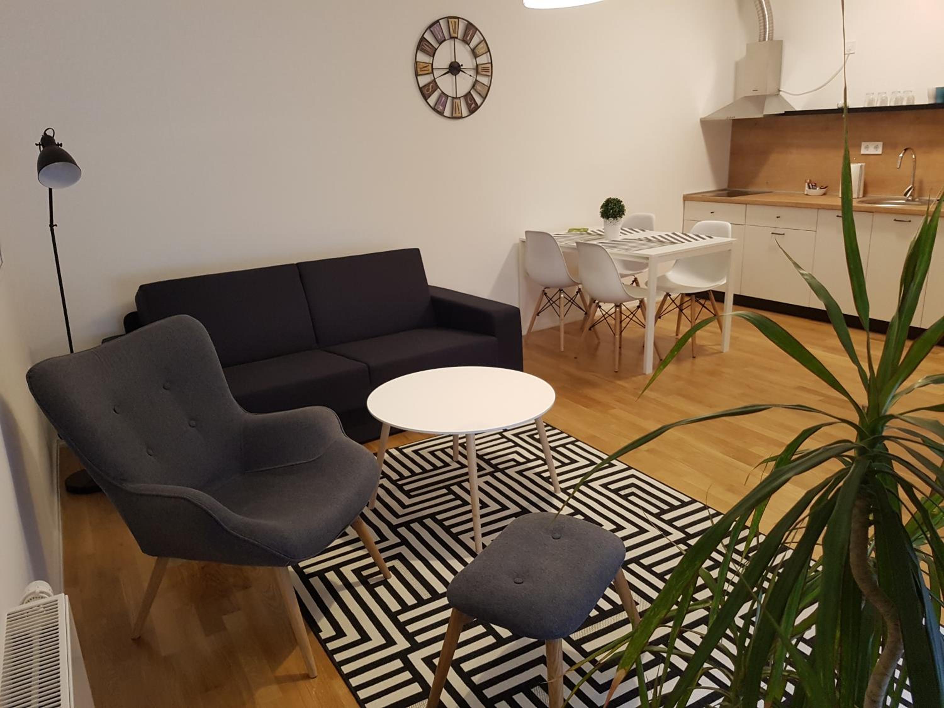 One-Bedroom Apartment photo 1