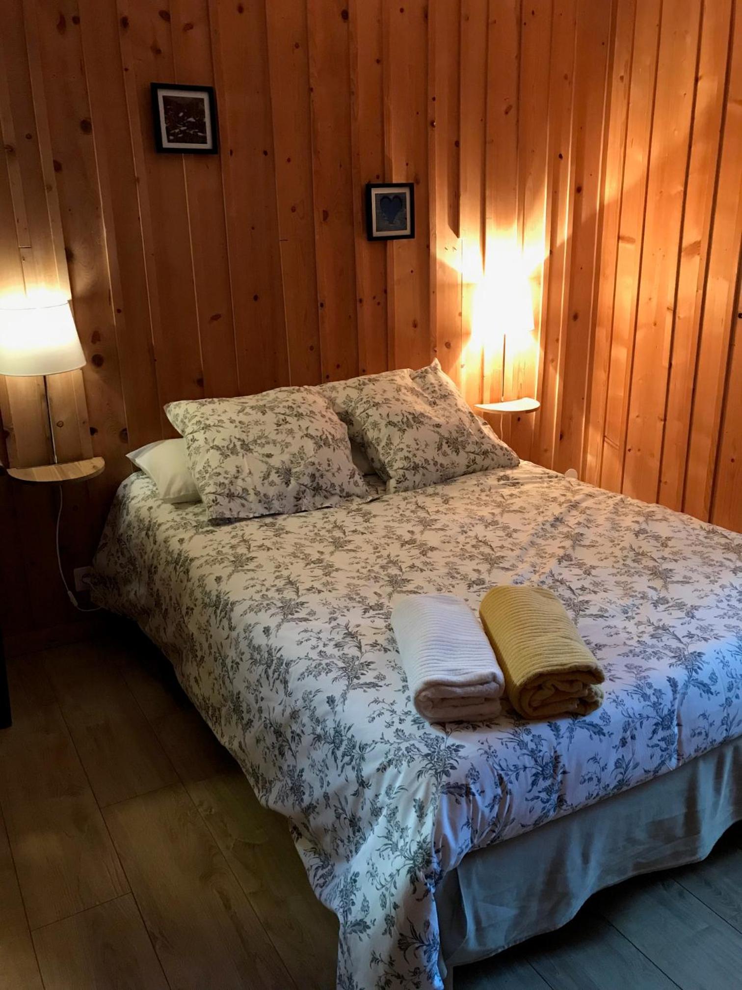 Deluxe Room (2 Adults + 1 Child) - Photo 2