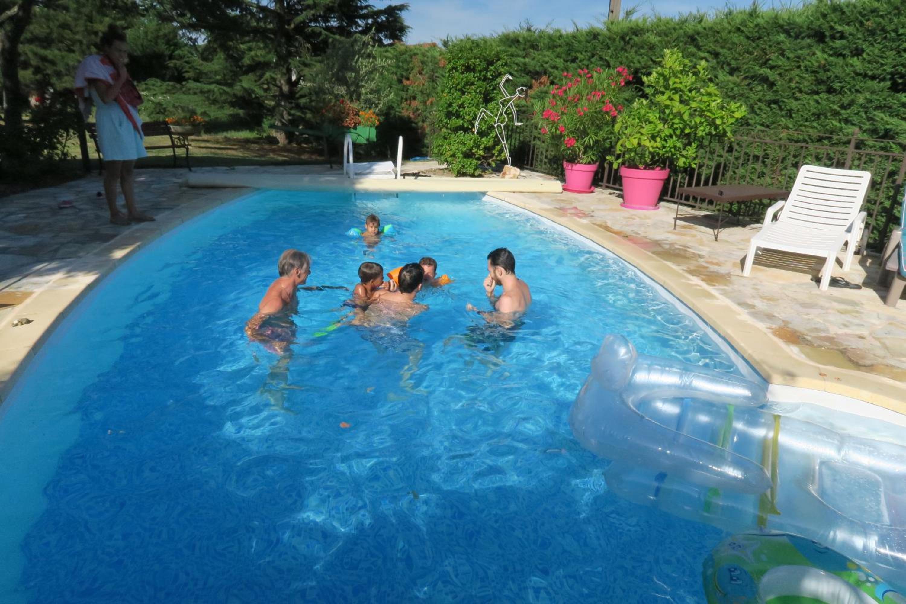 Double Room with Pool View - Photo 2
