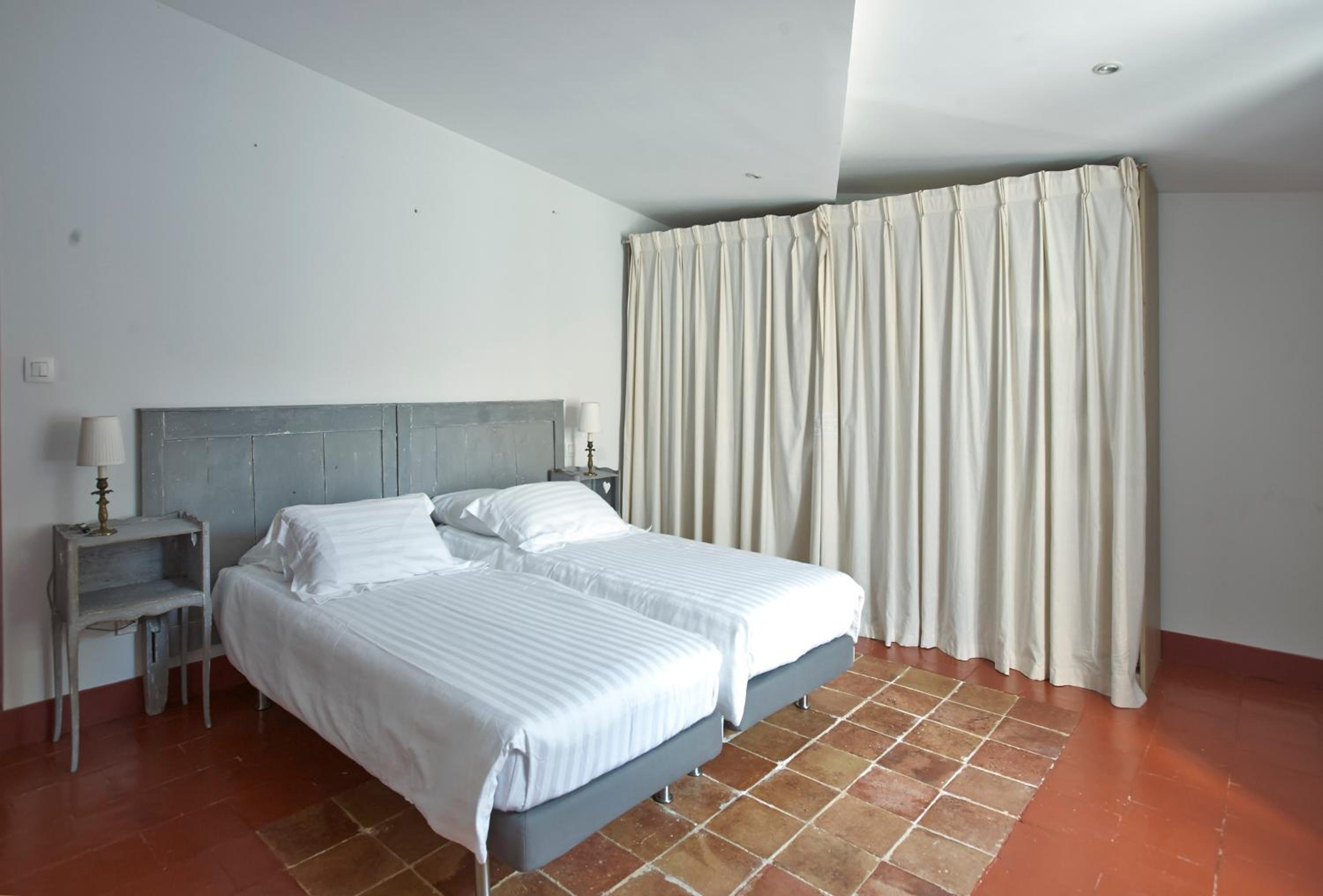 Duplex Apartment - No Pets Allowed - Photo 10