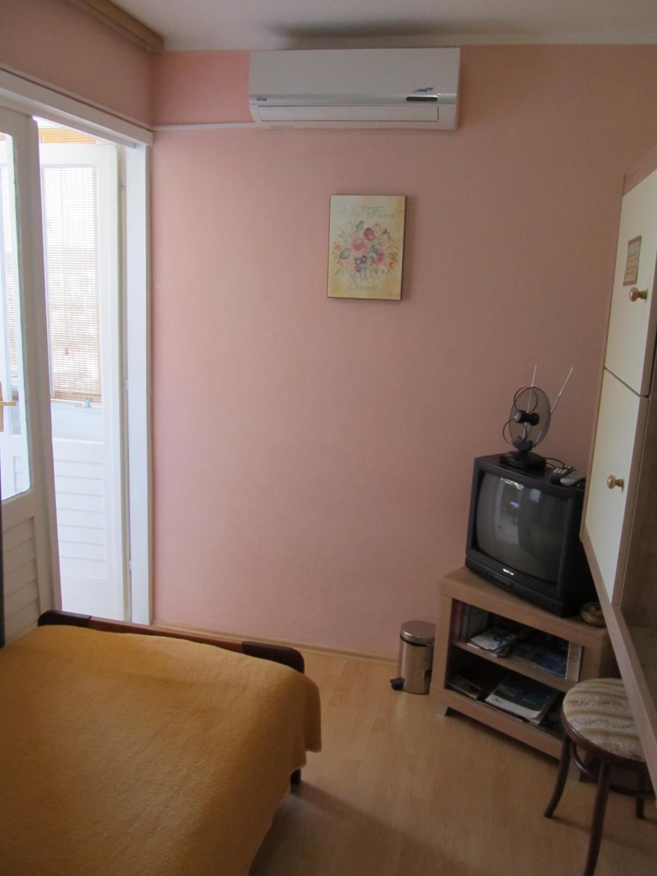 Single Room with Shared Bathroom and Balcony