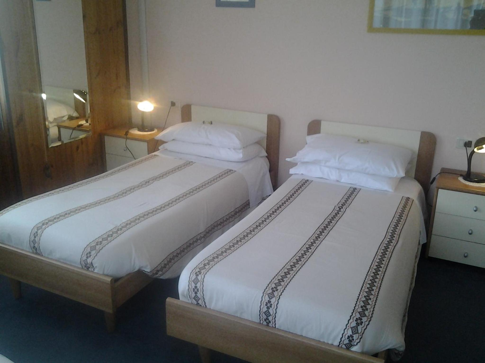 Double or Twin Room with Lake View photo 2