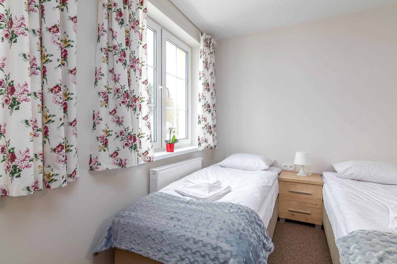 Quadruple Room with Bathroom - Photo 7