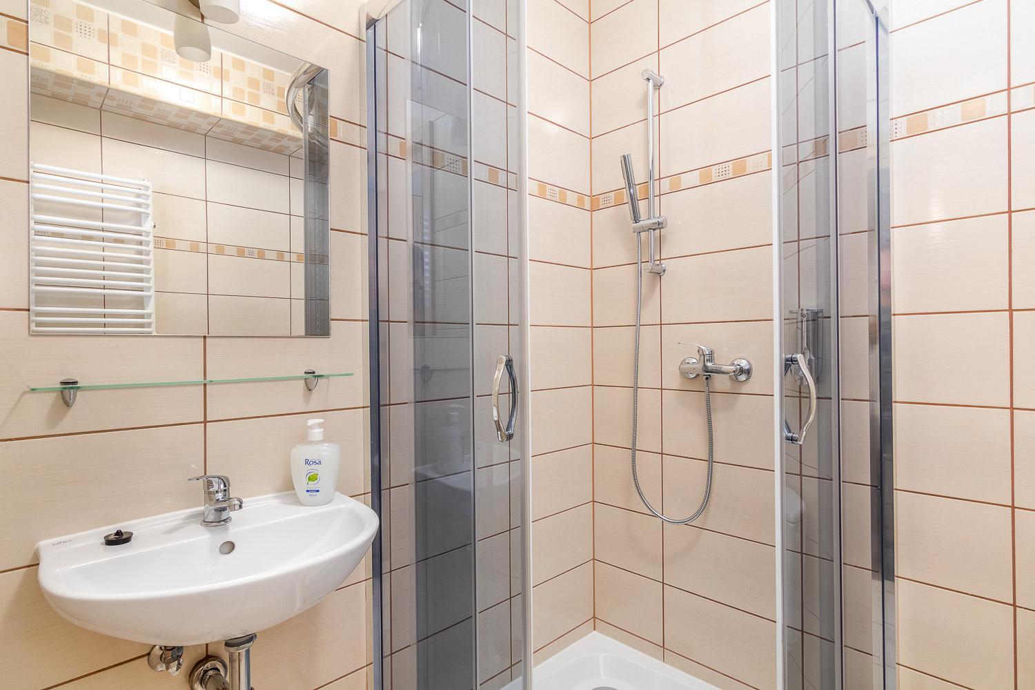 Triple Room with Bathroom - Photo 10