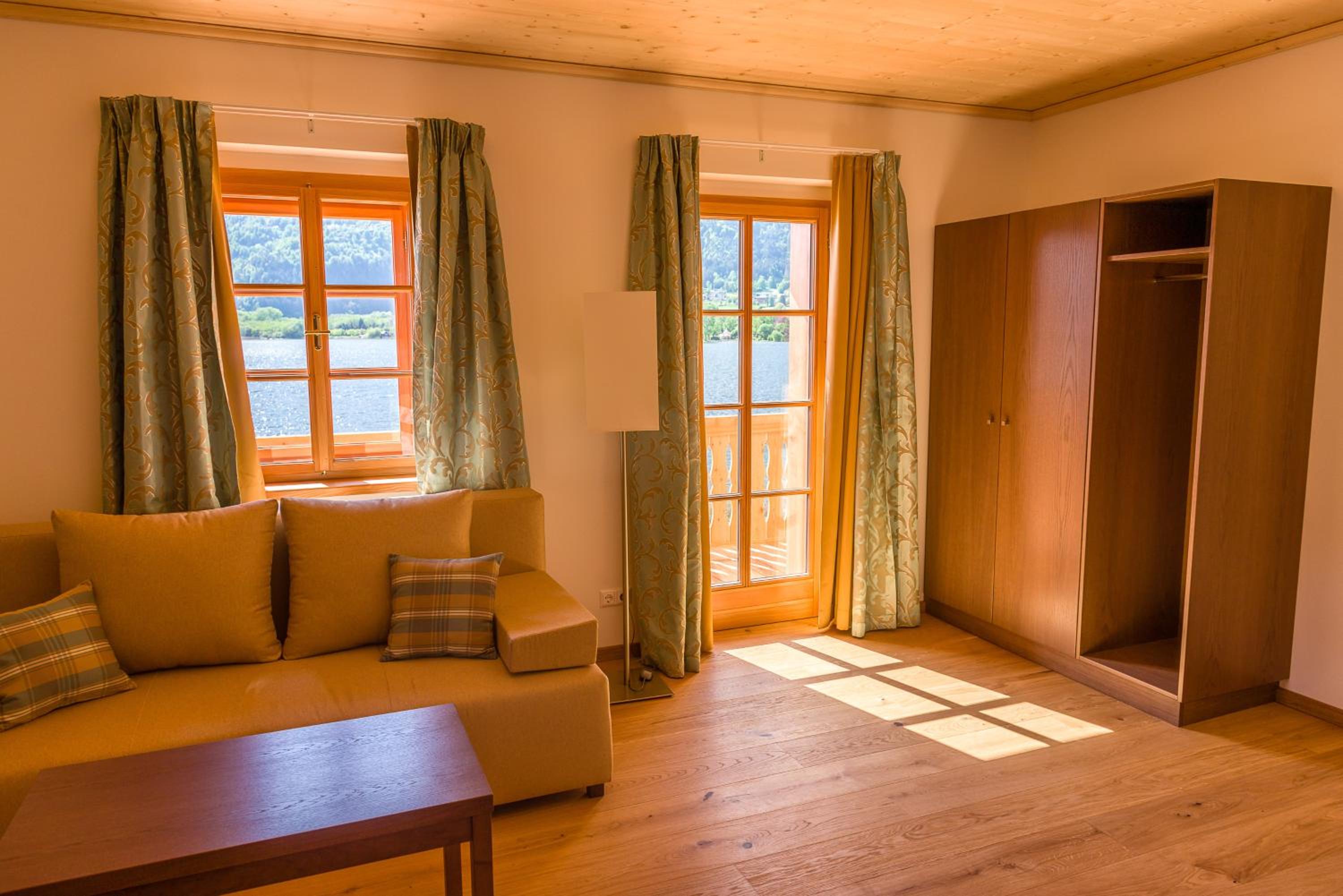 Junior Suite with Lake View photo 3